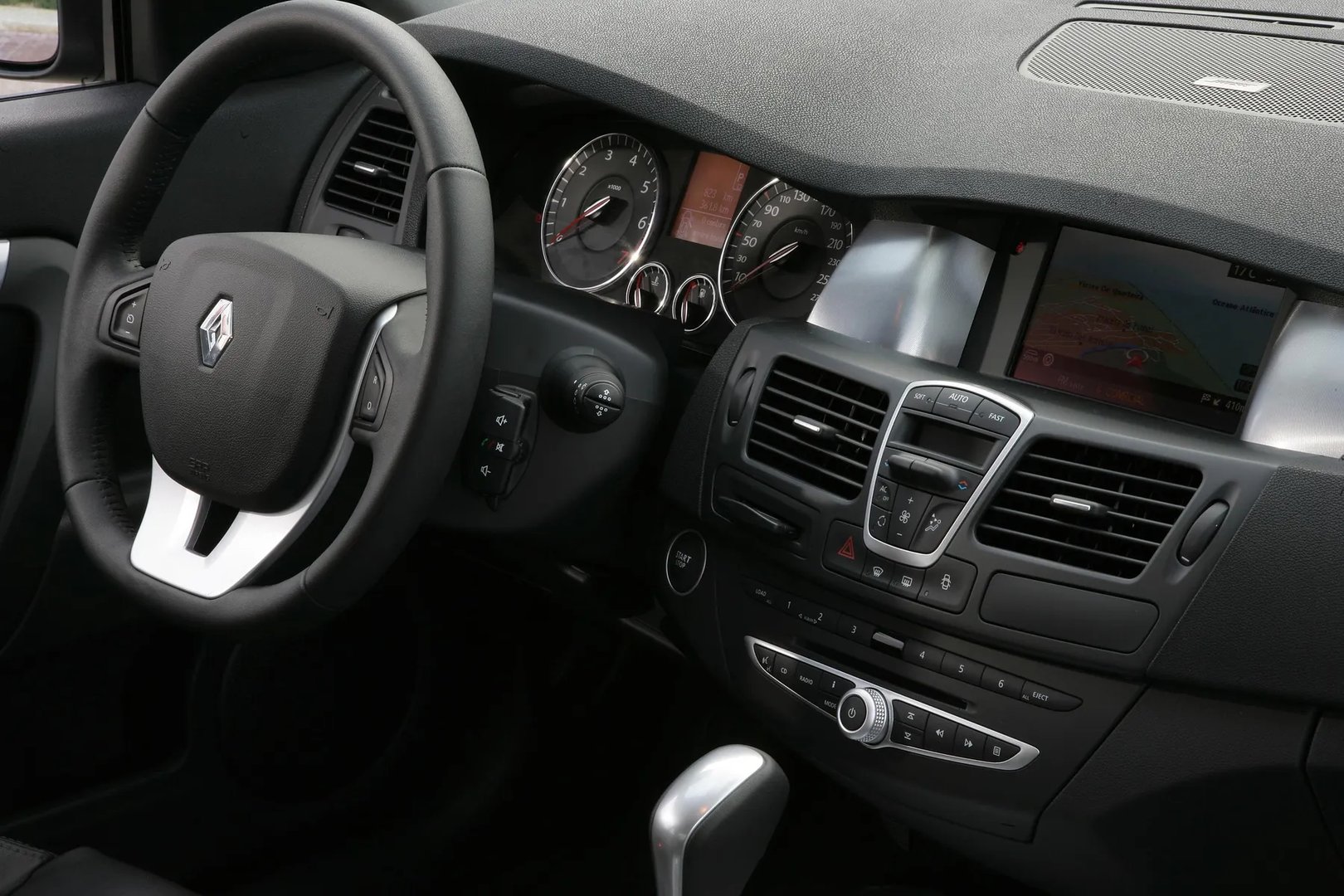 Renault_Laguna_3_generation__Coupe__10.jpg
