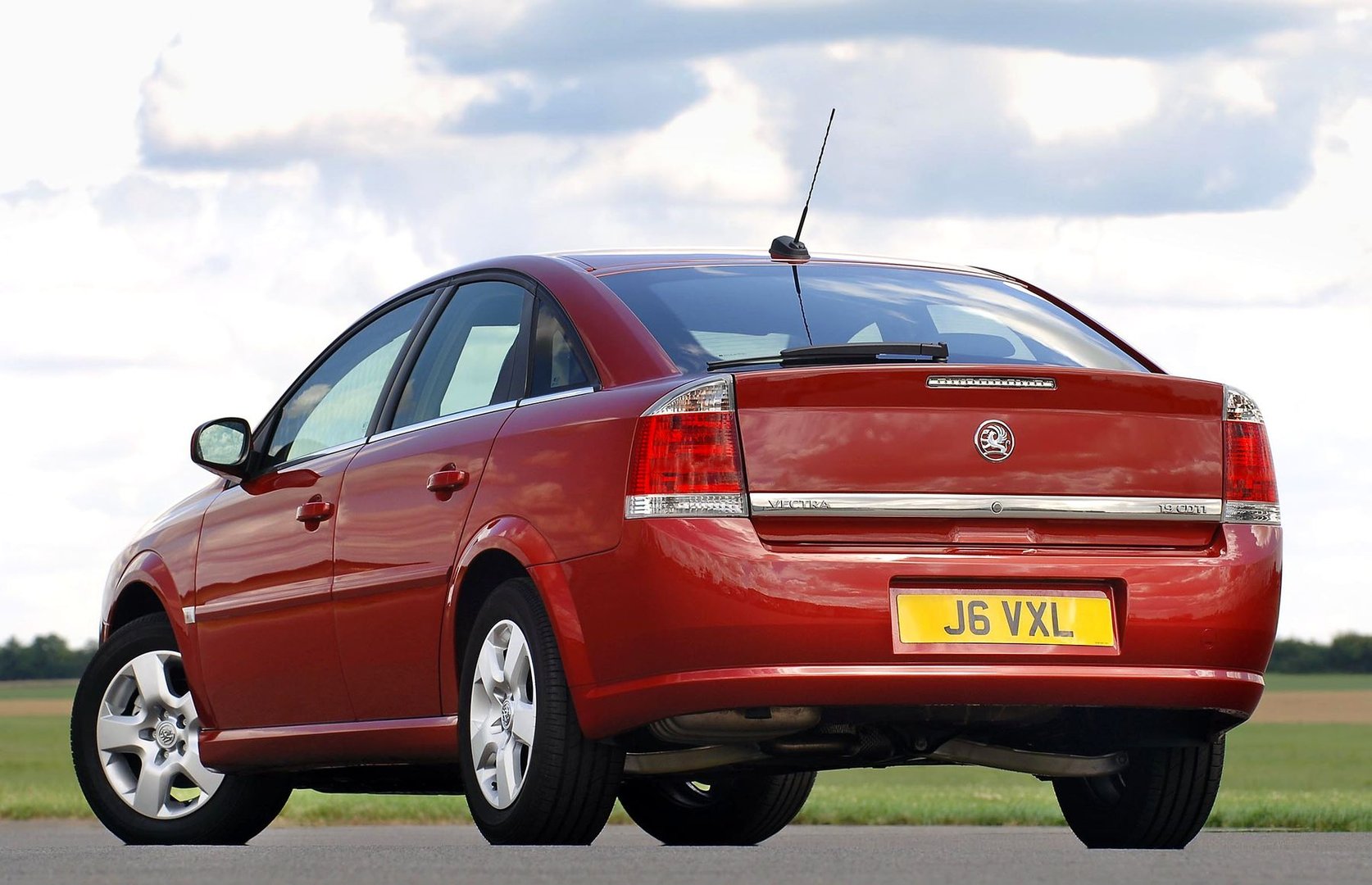 vauxhall_Vectra_3_generation__Hatchback_5-door__11.jpg