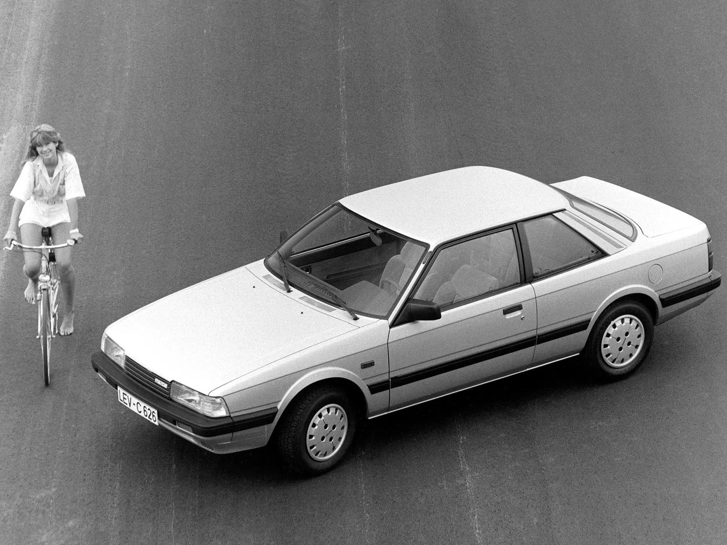 Mazda_626_2_generation__Coupe__3.jpg