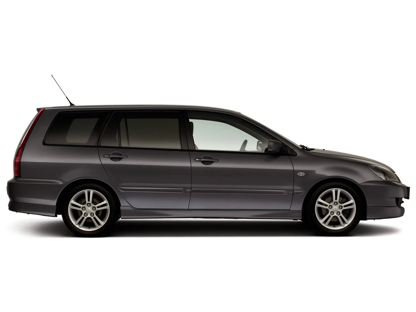 Mitsubishi_Lancer_9_generation_restyling__Estate_5-door__2.jpg
