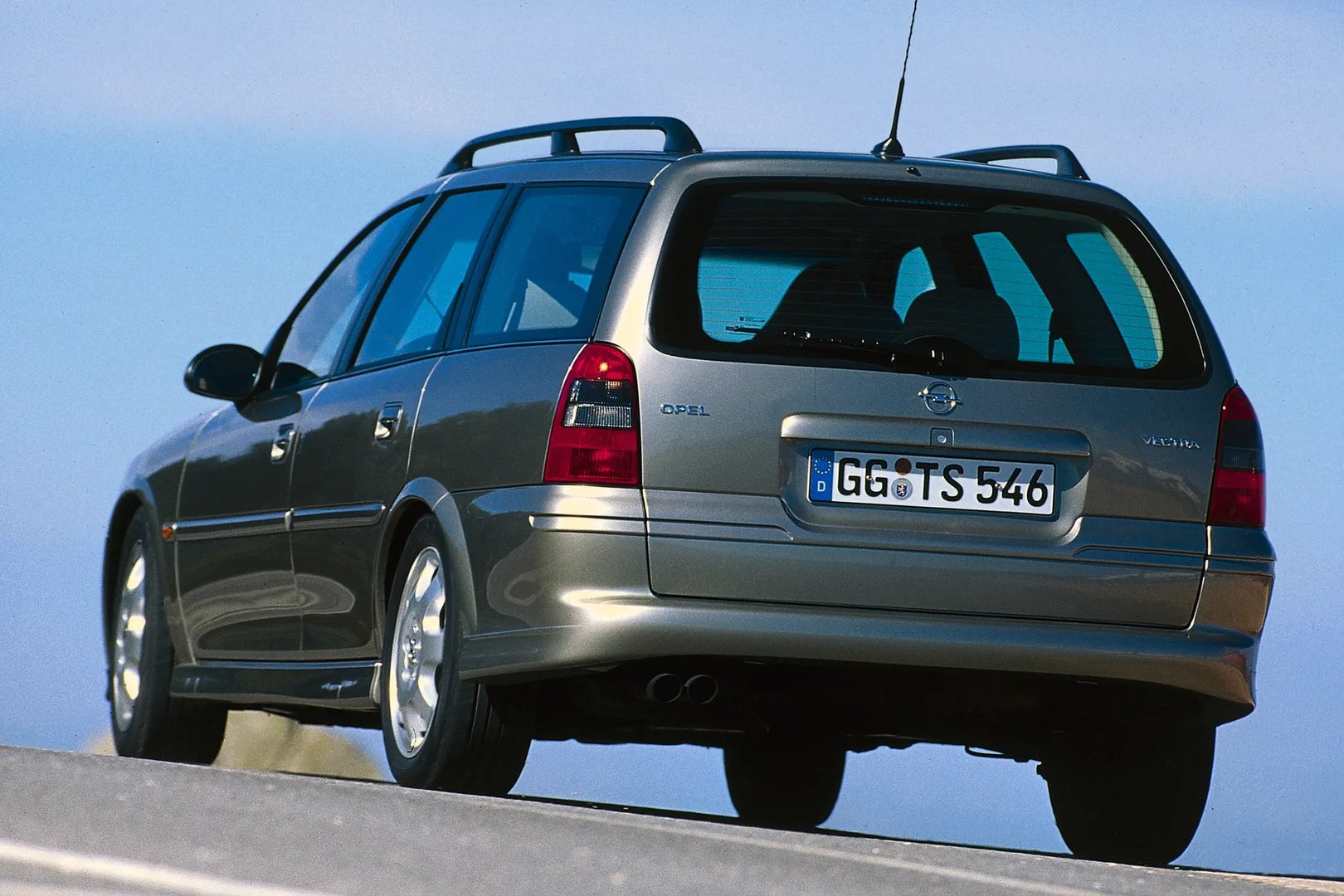Opel_Vectra_2_generation_restyling__Estate_5-door__2.jpg