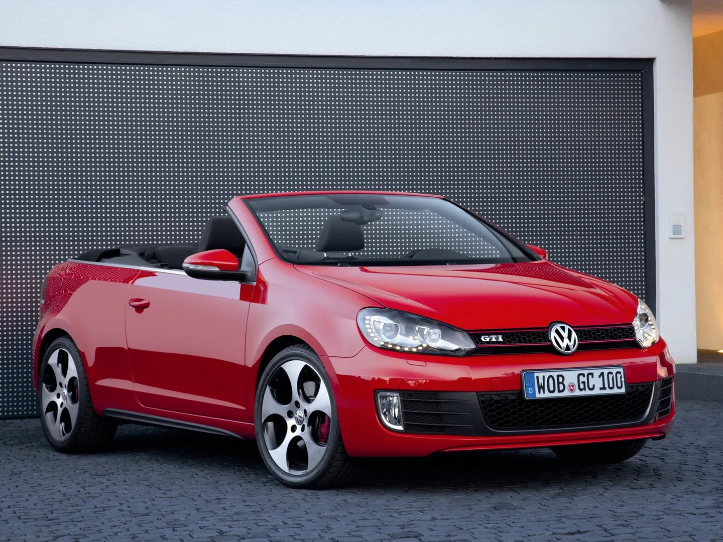 Volkswagen_Golf_GTI_6_generation__Cabrio__7.jpg