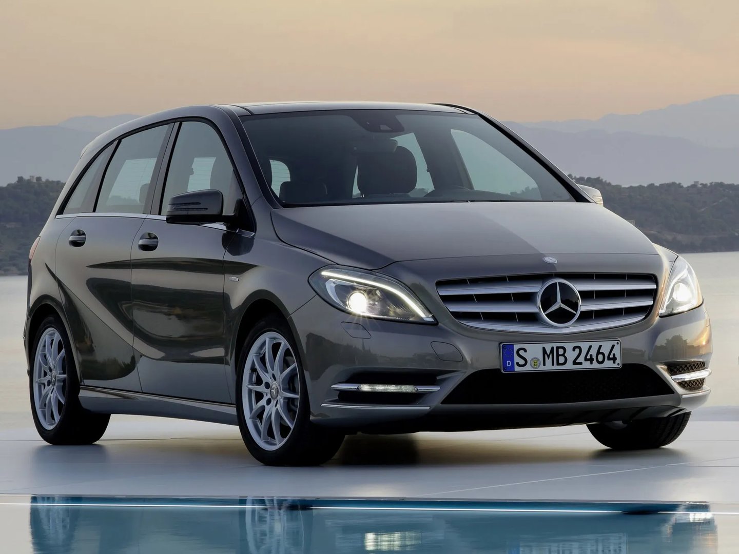 T246  Hatchback 5-door