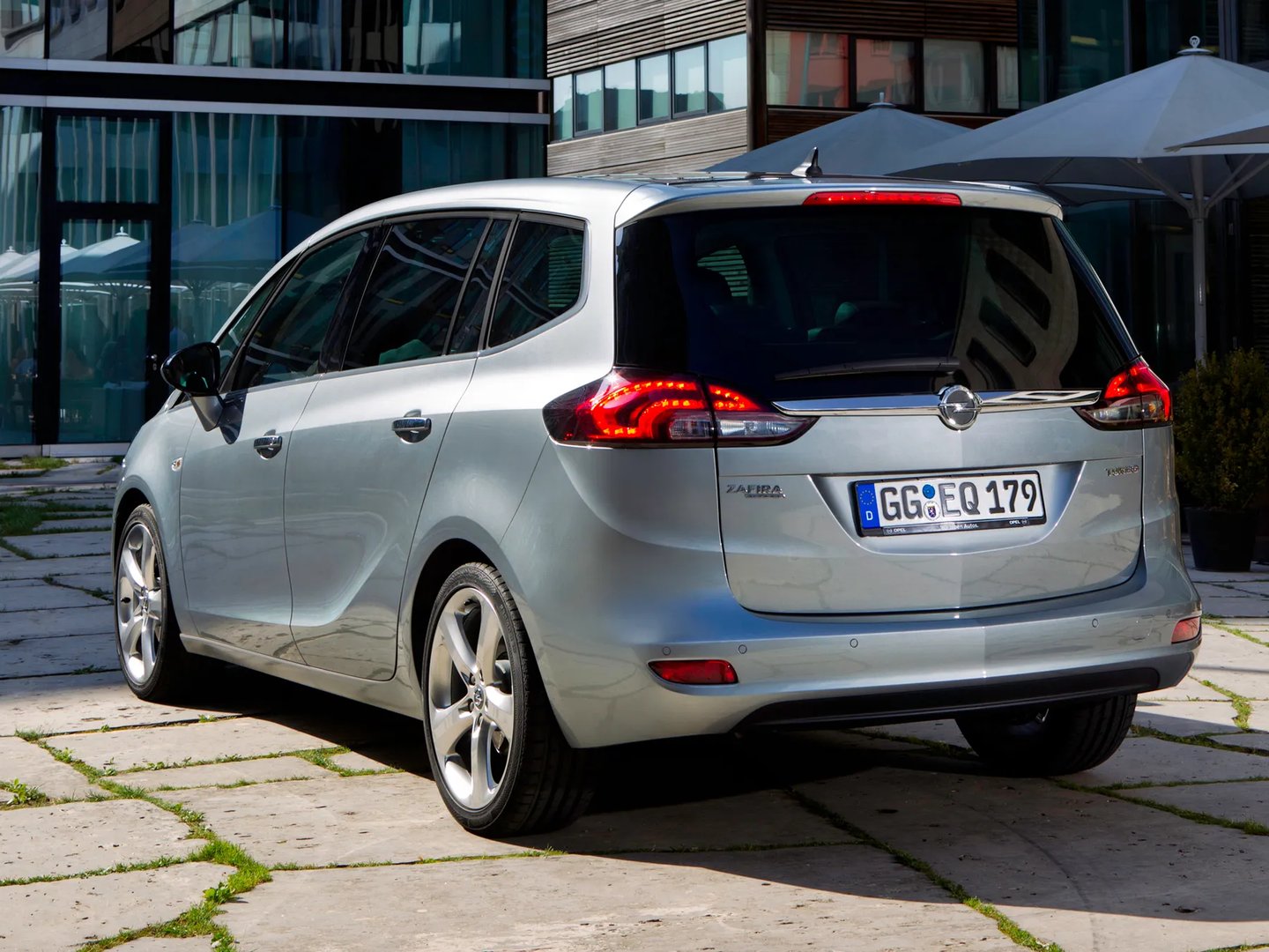 Opel_Zafira_3_generation__Compact_Van__11.jpg