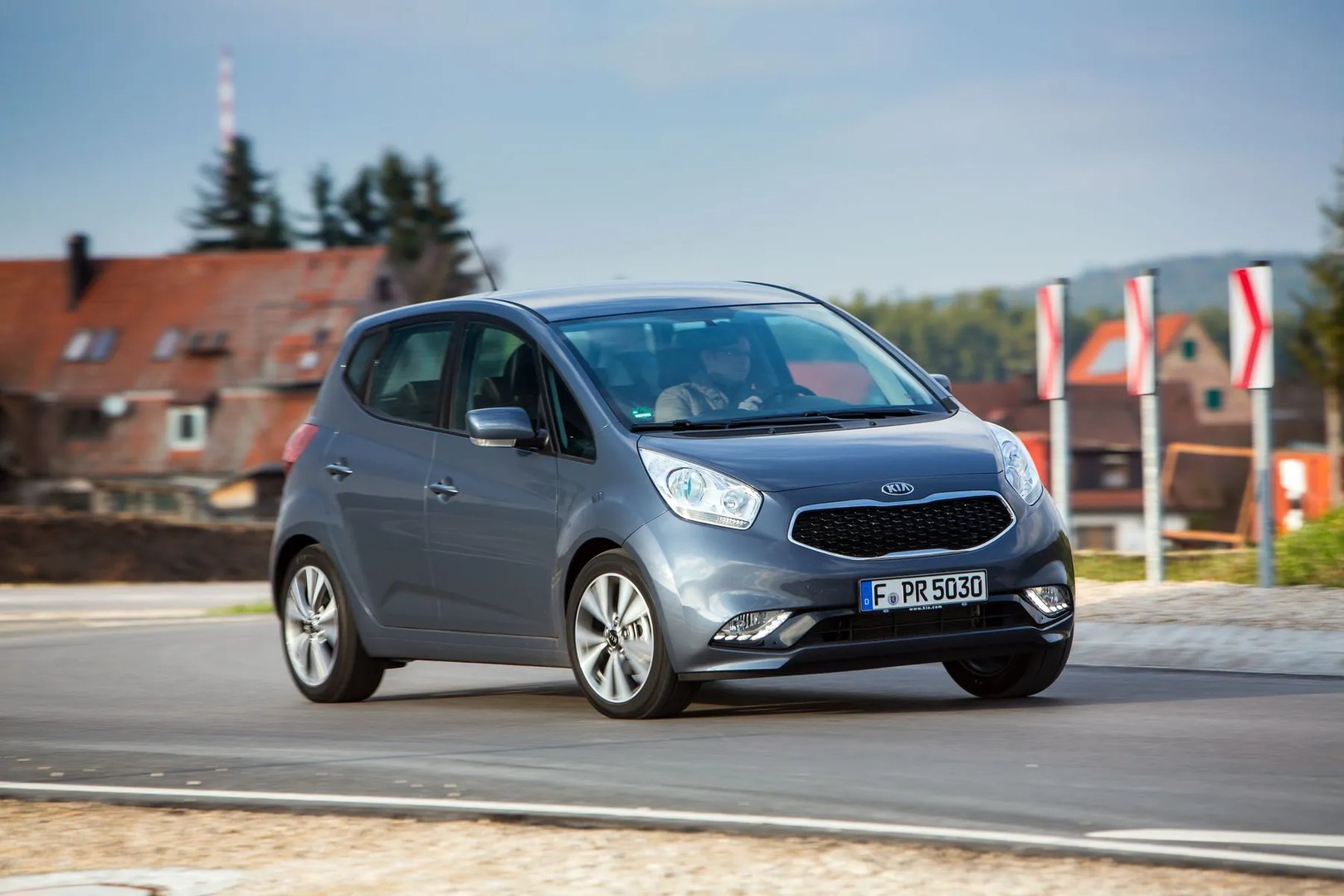 Kia_Venga_1_generation_restyling__Mini_5-doors__8.jpg