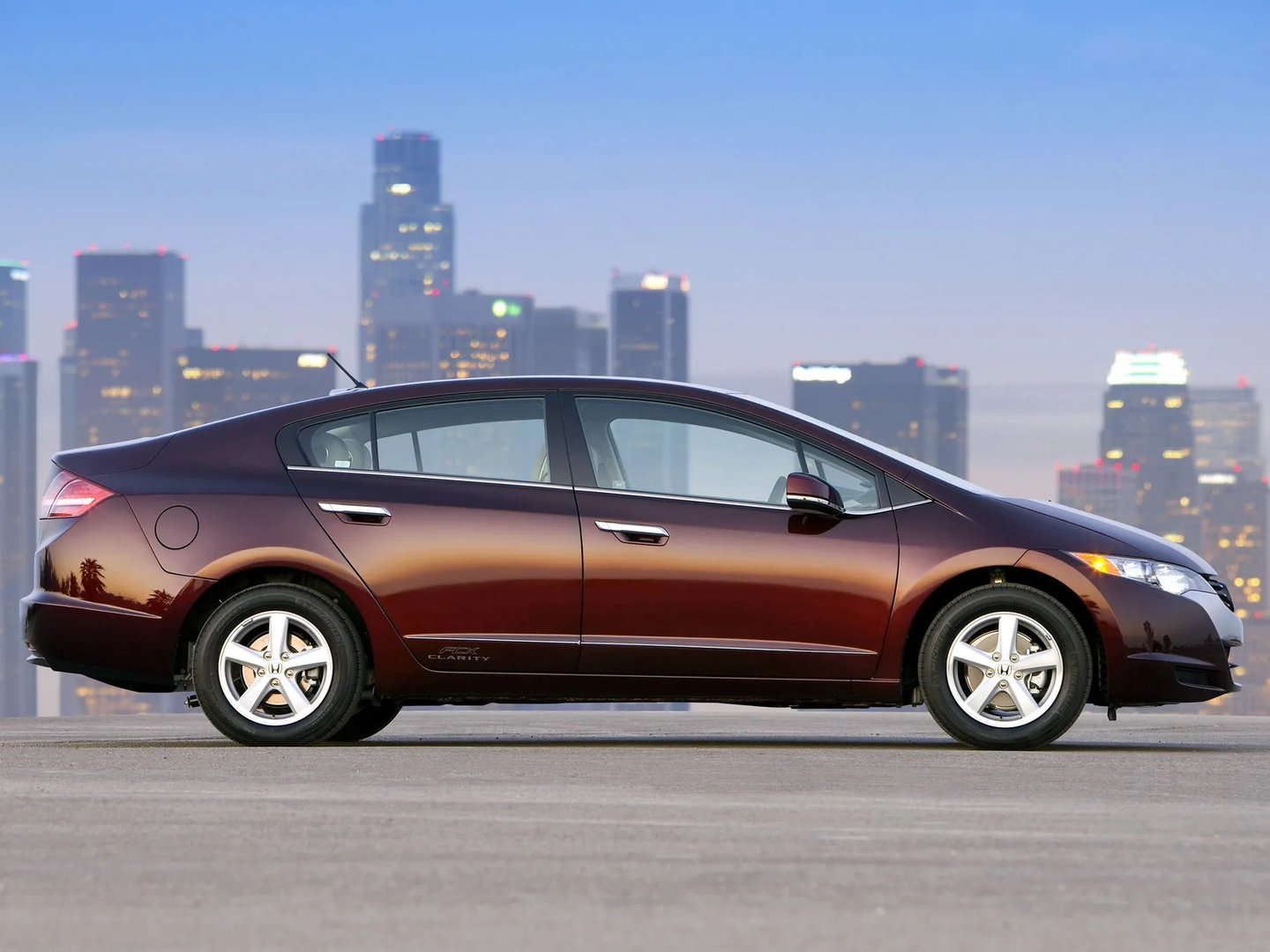 Honda_FCX_Clarity_1_generation__Sedan__5.jpg