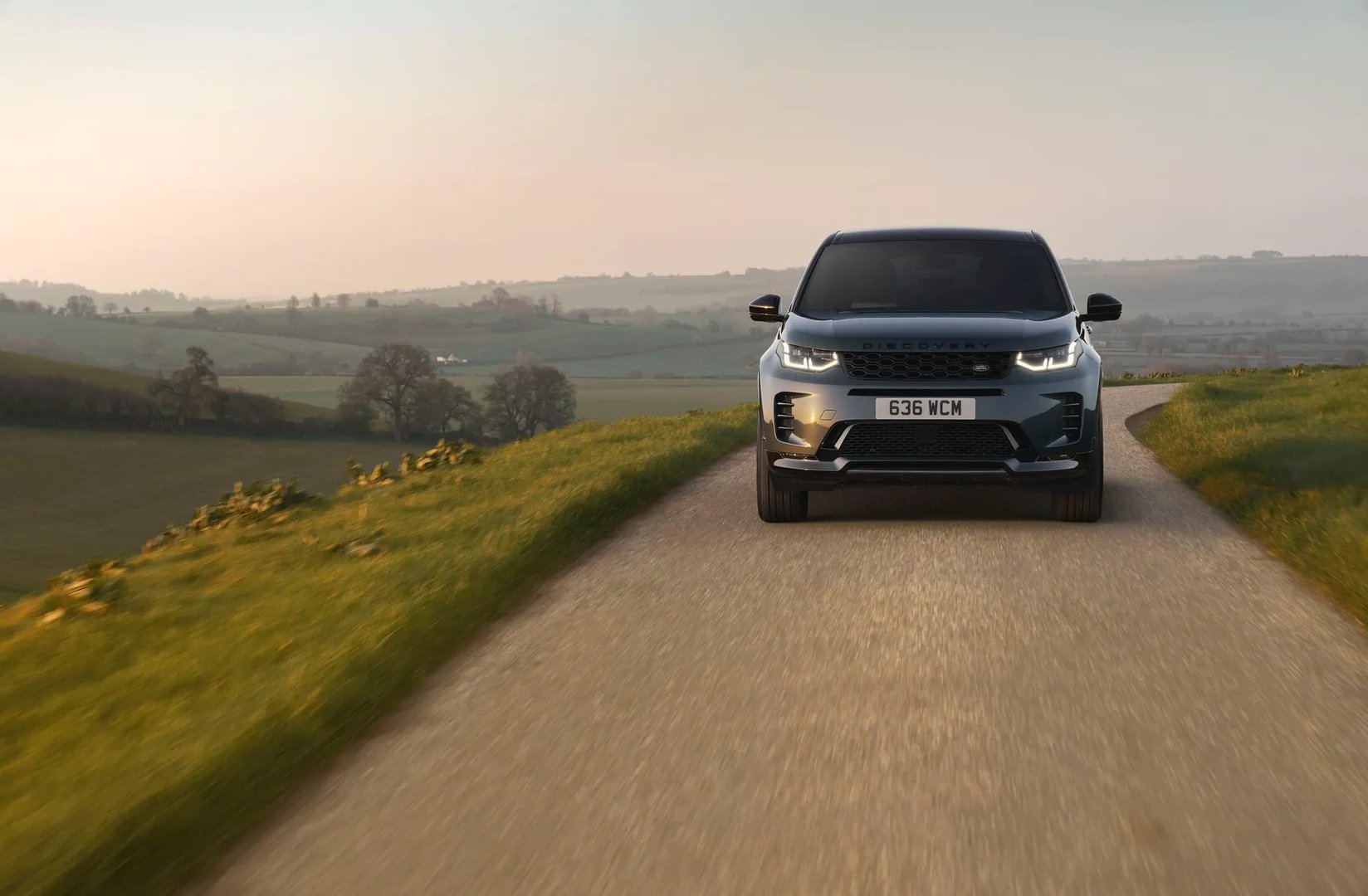 Land Rover_Discovery_Sport_1_generation_restyling_2__SUV_5-doors__11.jpg