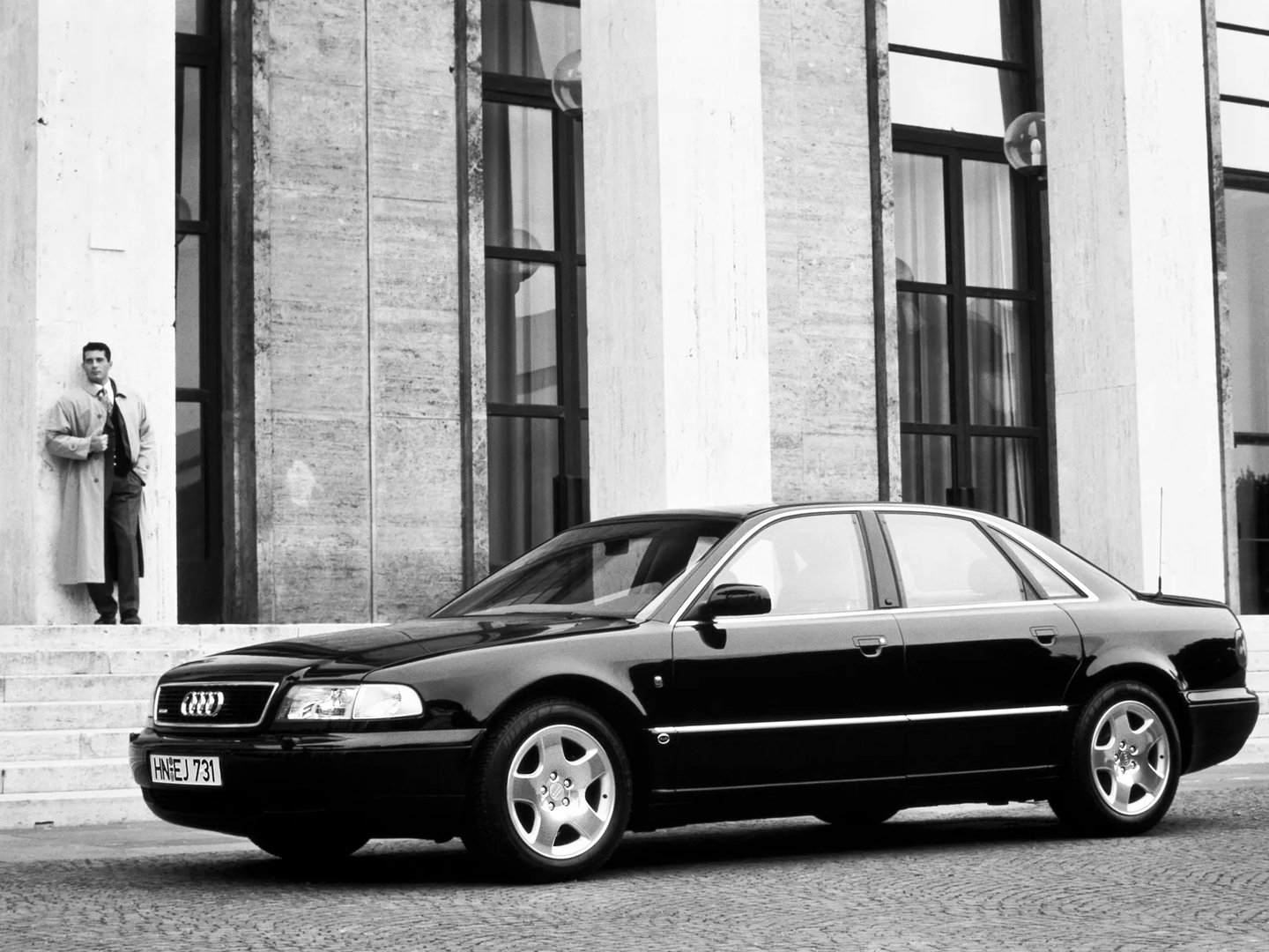 Audi_A8_1_generation__Sedan__4.jpg