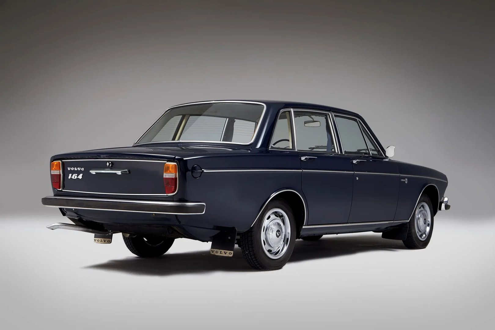 Volvo_164_1_generation__Sedan__1.jpg