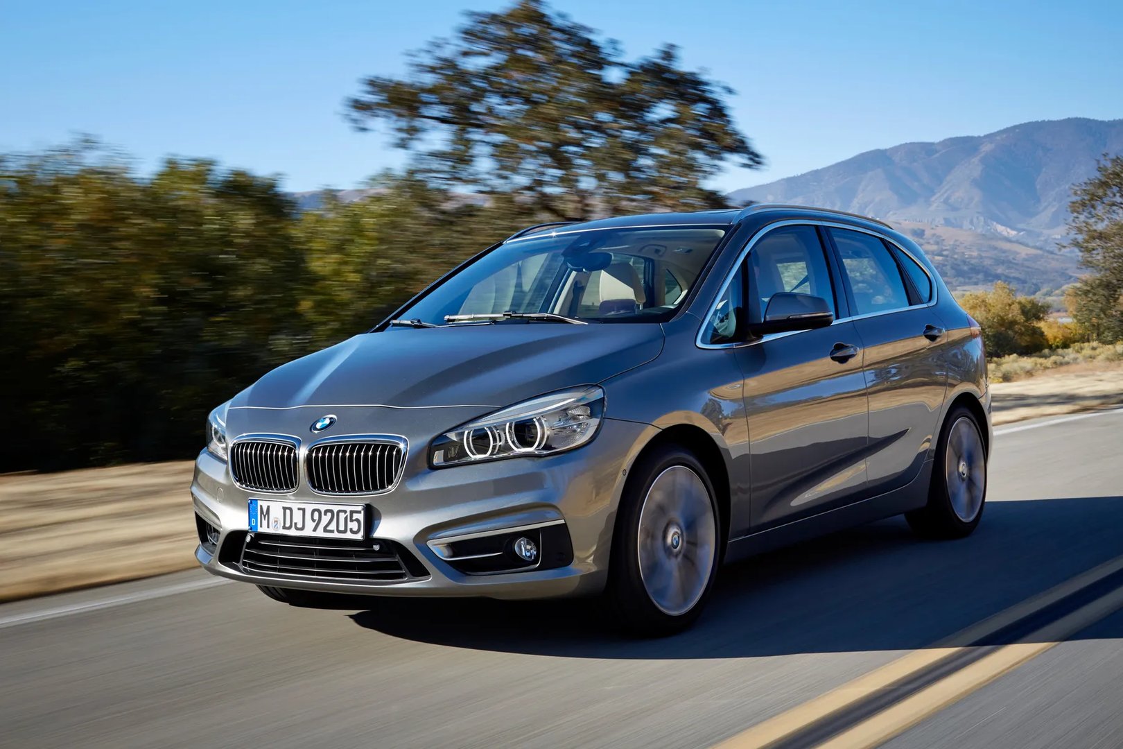 BMW_2_series_Active_Tourer_1_generation__Compact_Van__4.jpg