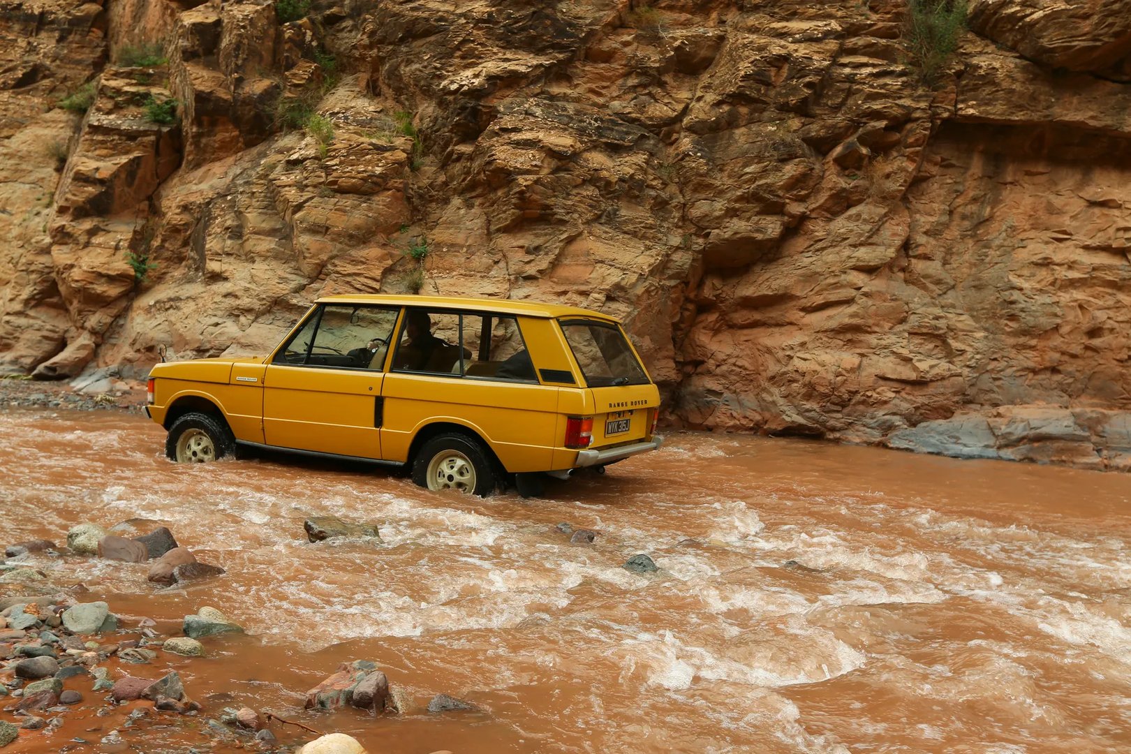 Land Rover_Range_Rover_1_generation__SUV_3-doors__2.jpg