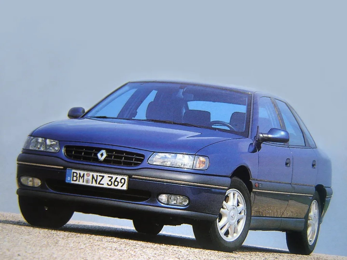 Renault_Safrane_1_generation_restyling__Hatchback_5-door__1.jpg