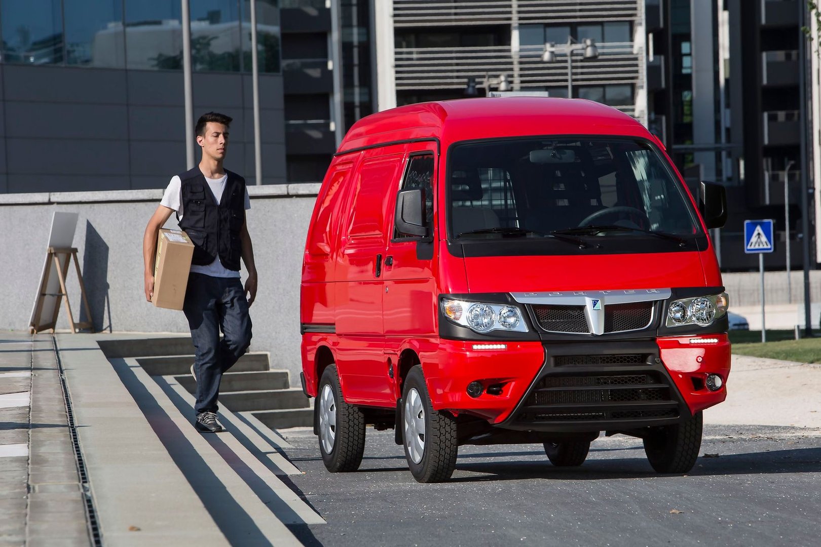 piaggio_Porter_1_generation__Microvan__11.jpg