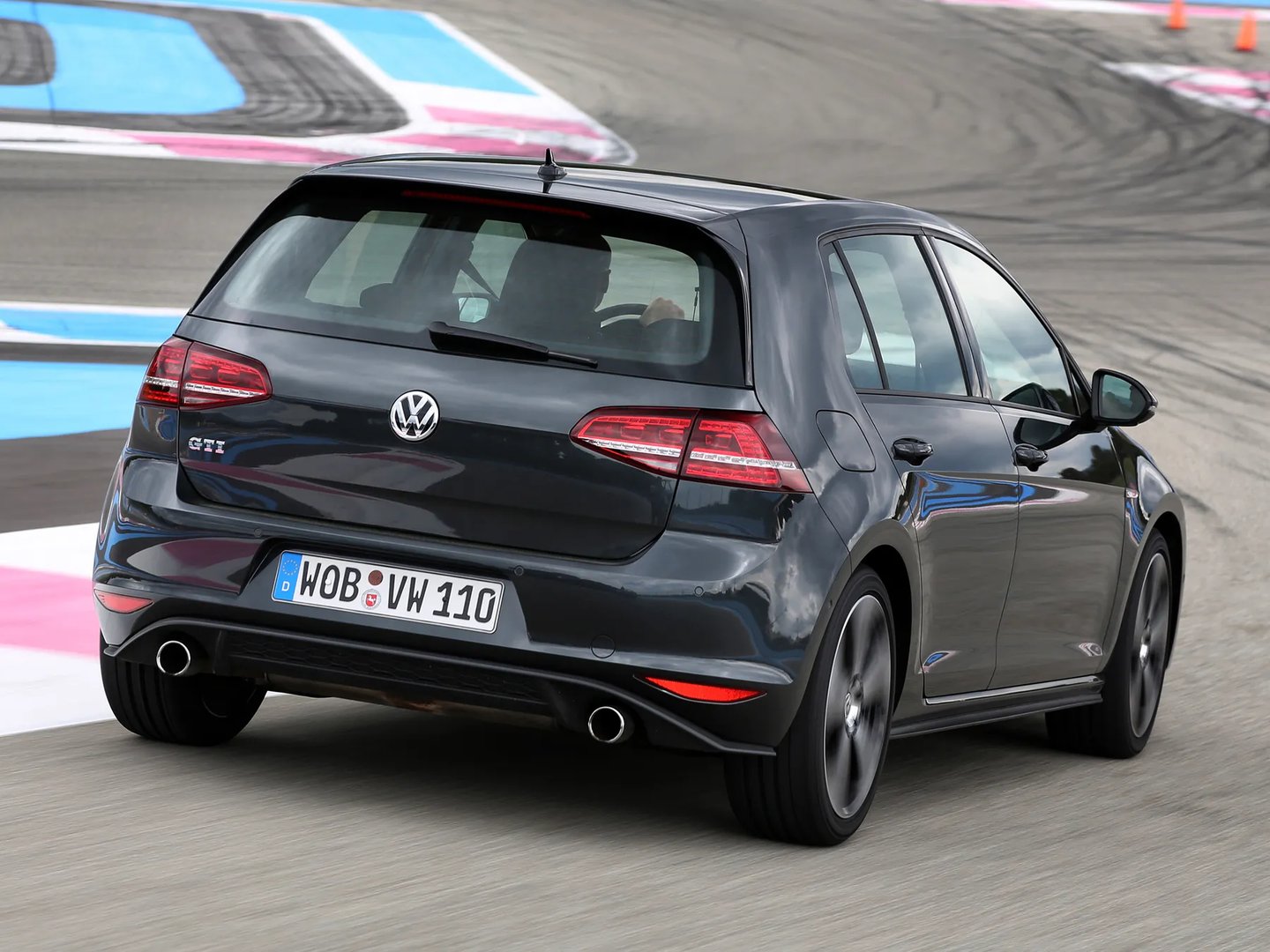 Volkswagen_Golf_GTI_7_generation__Hatchback_5-door__1.jpg
