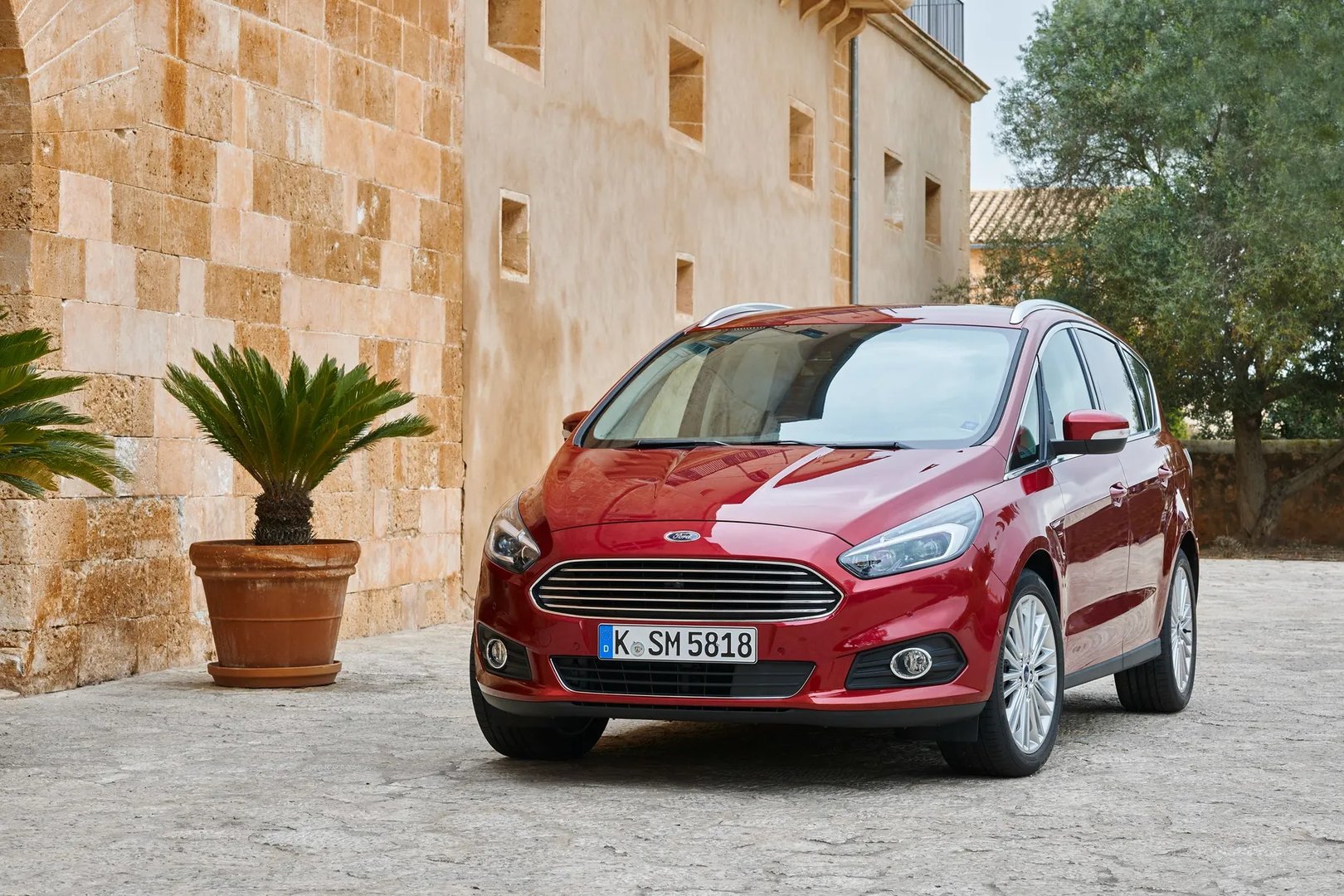 Ford_S-MAX_2_generation__Minivan__13.jpg