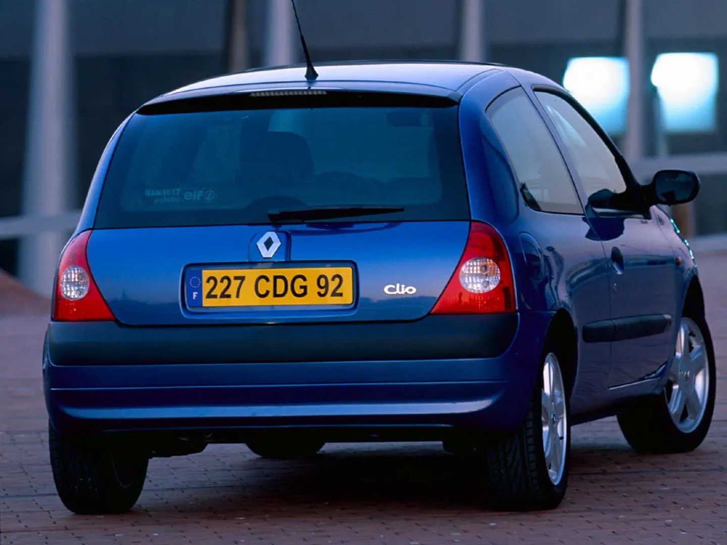 Renault_Clio_2_generation_restyling__Mini_3-doors__5.jpg