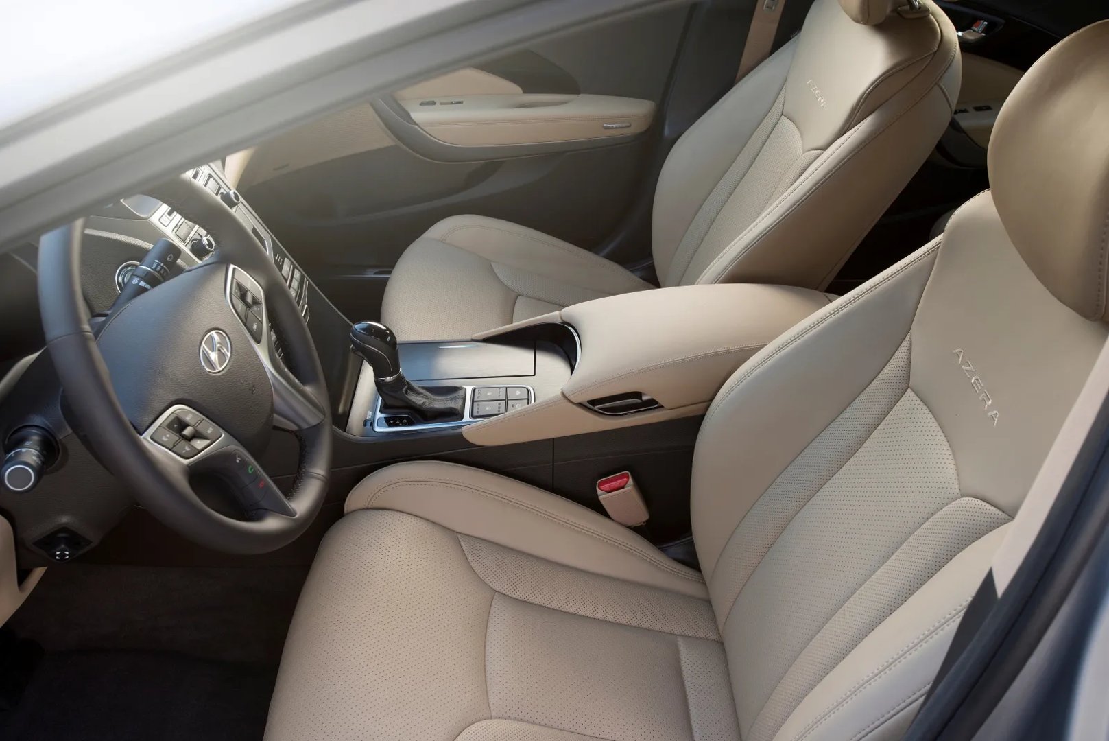 Hyundai_Azera_3_generation__Sedan__5.jpg
