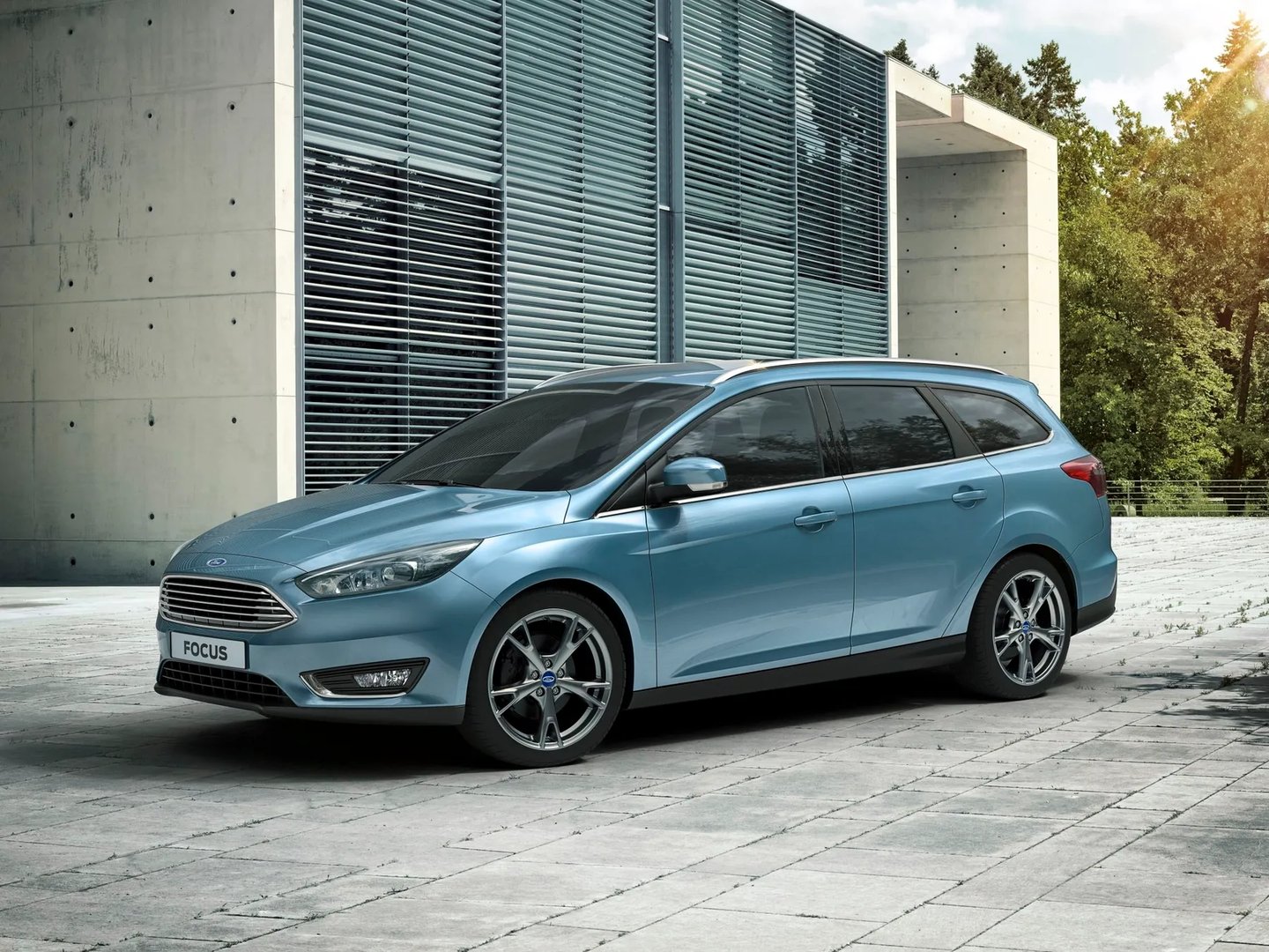 Ford_Focus_3_generation_restyling__Estate_5-door__2.jpg