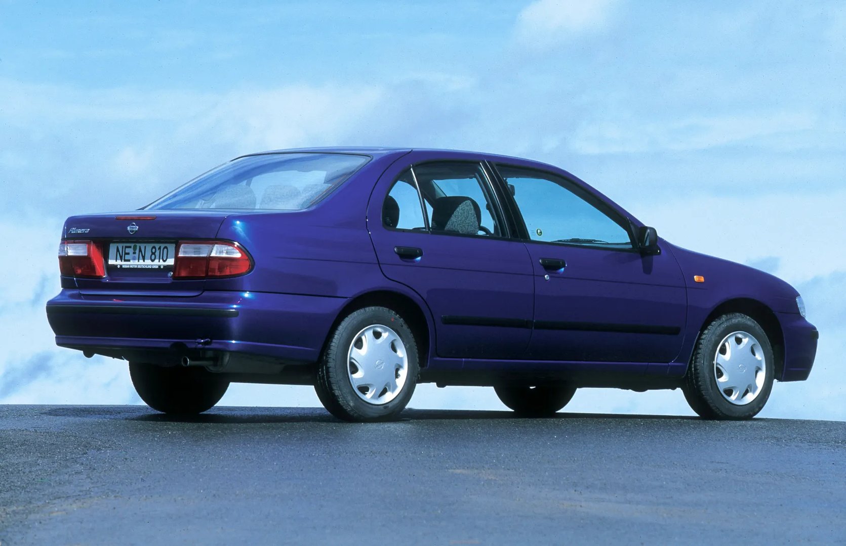 Nissan_Almera_1_generation__Sedan__3.jpg