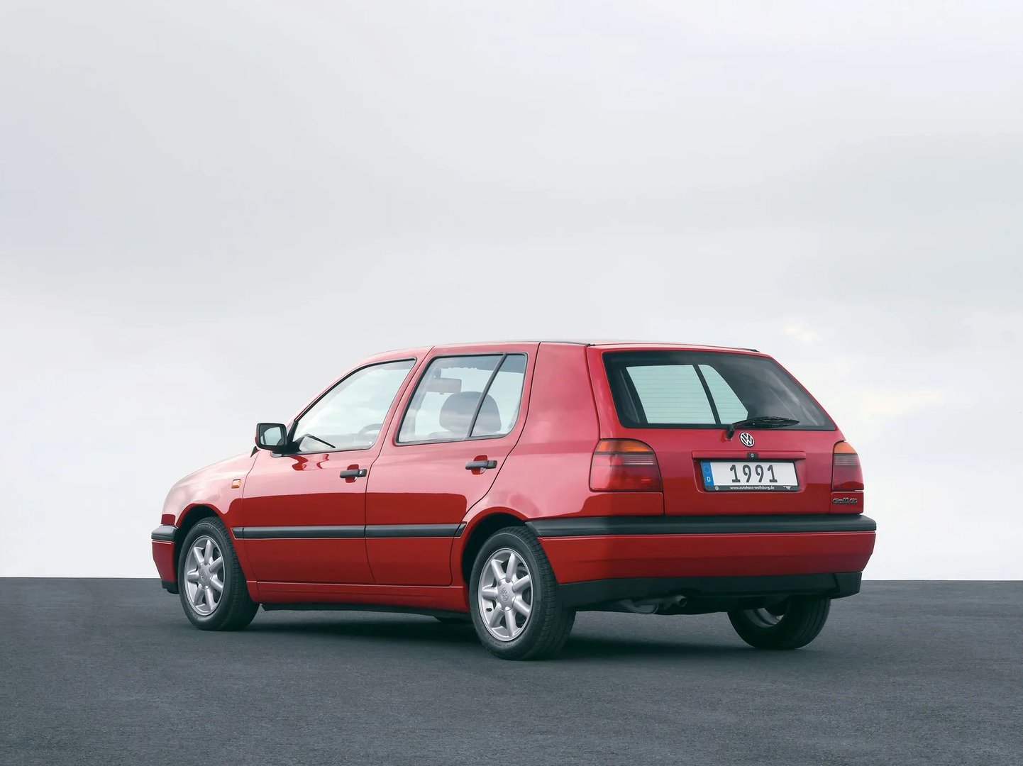 Volkswagen_Golf_3_generation__Hatchback_5-door__1.jpg