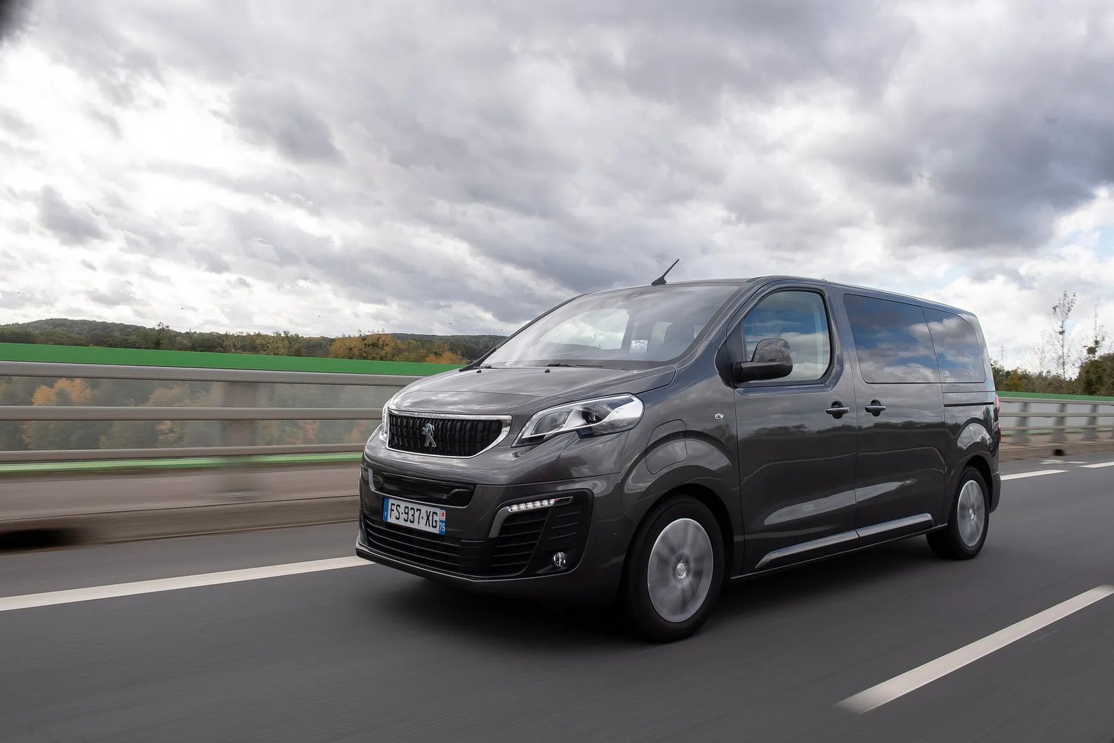 Peugeot e-Traveller 1 generation  Minivan