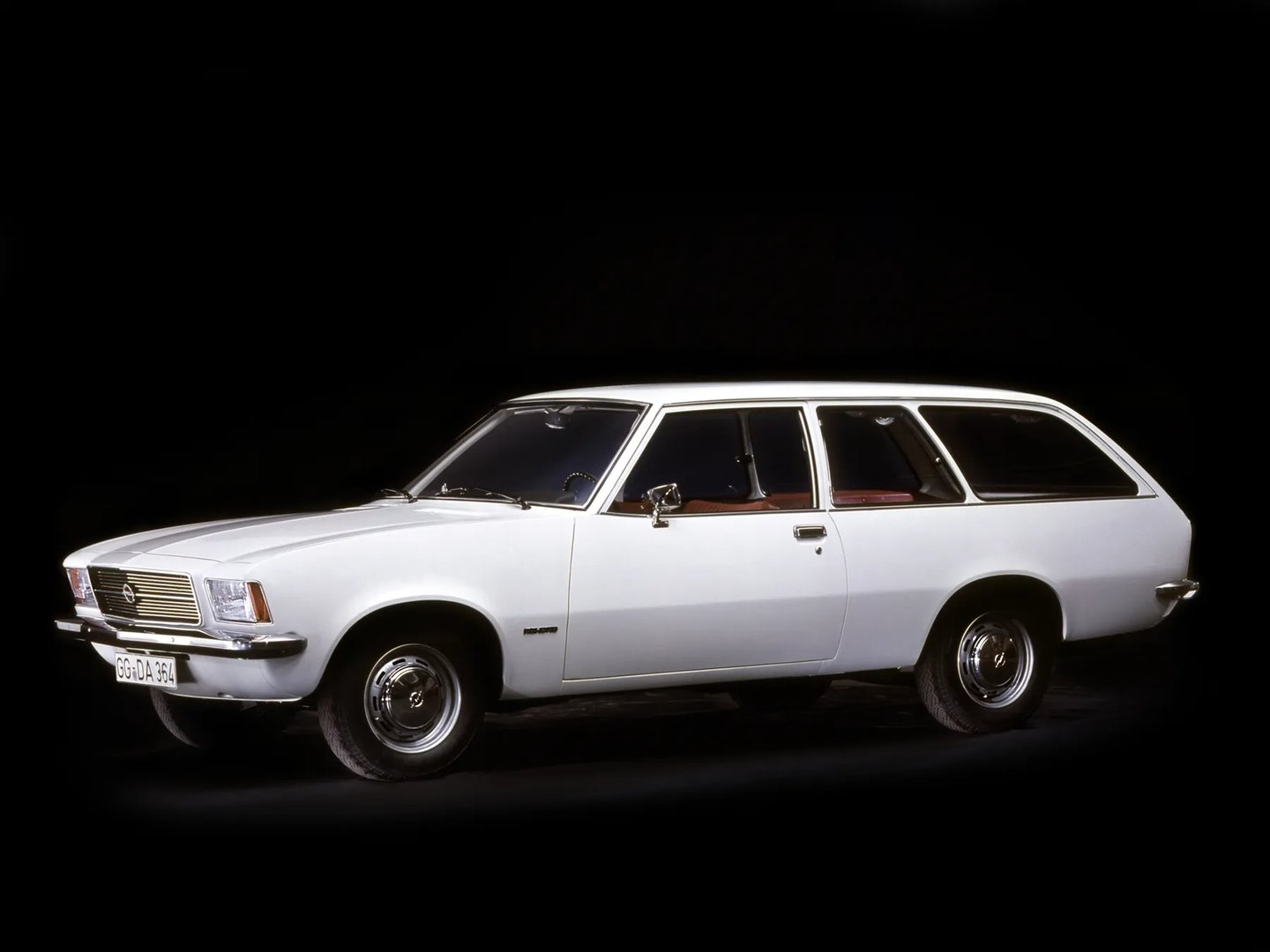 Opel_Rekord_4_generation__Estate_3-door__1.jpg