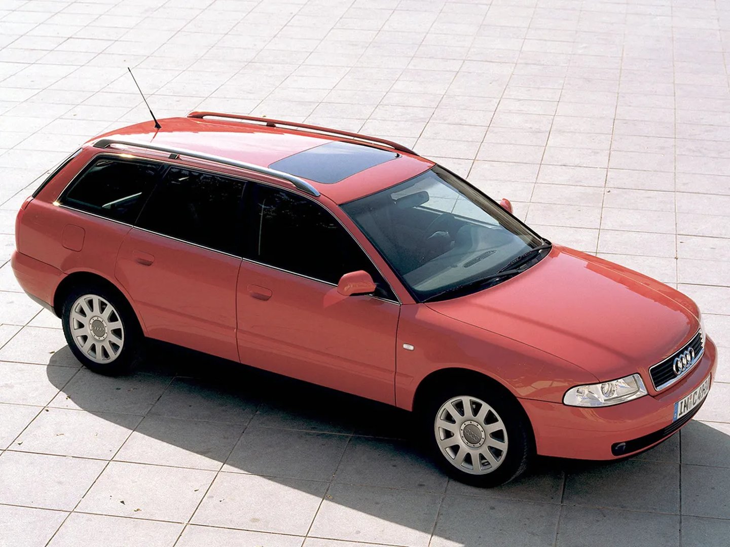Audi_A4_1_generation_restyling__Estate_5-door__8.jpg