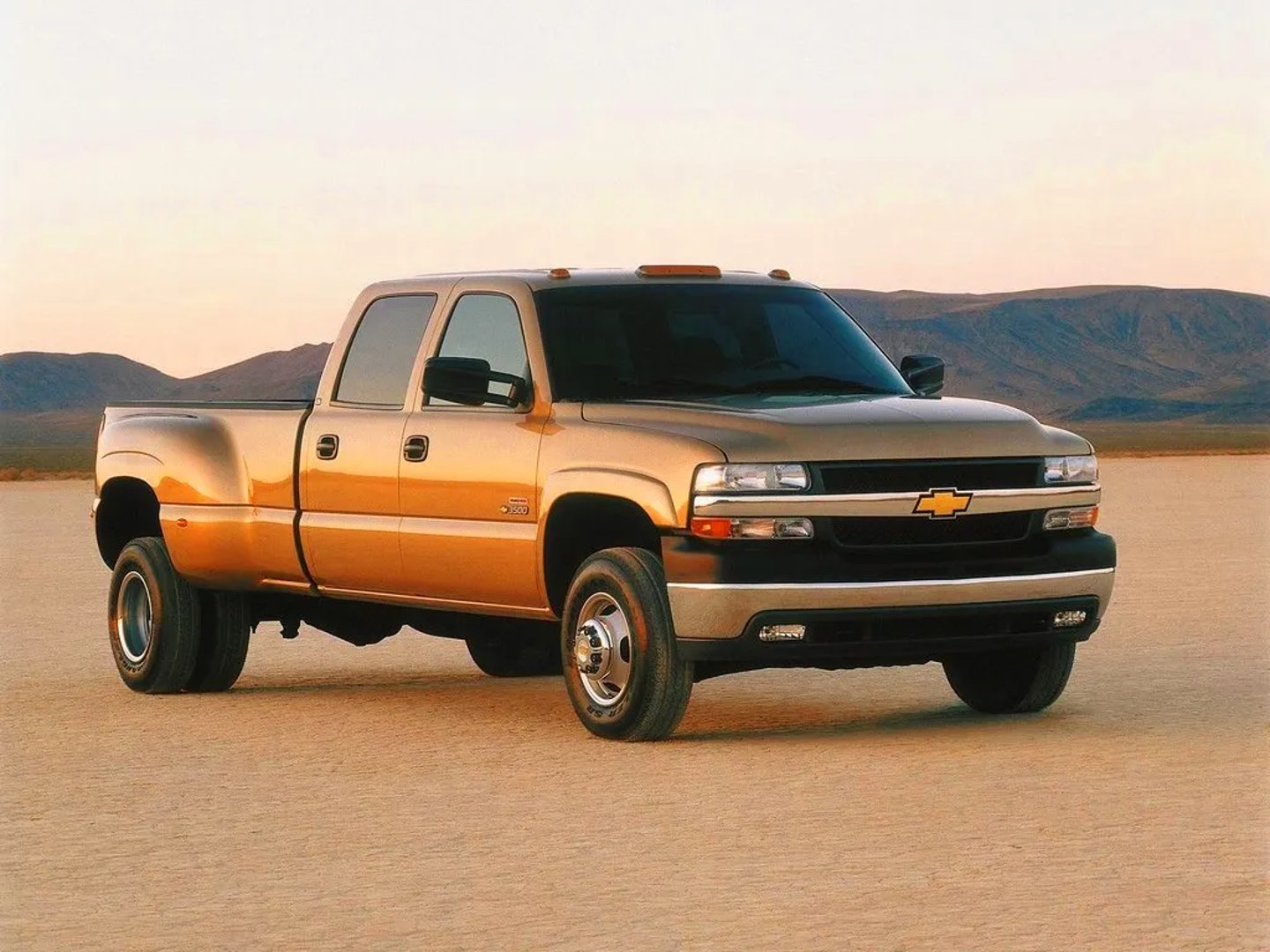 Chevrolet_Silverado_1_generation__Pickup_double-cab__2.jpg