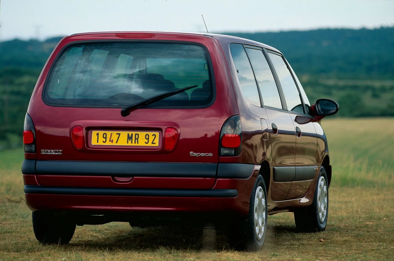 Renault_Espace_3_generation__Minivan__2.jpg