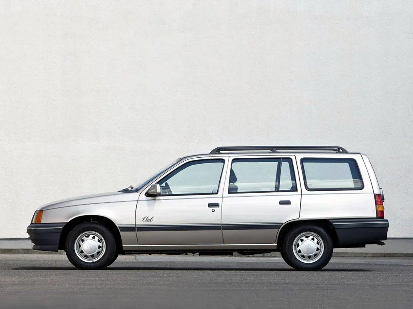 Opel_Kadett_5_generation__Estate_5-door__2.jpg