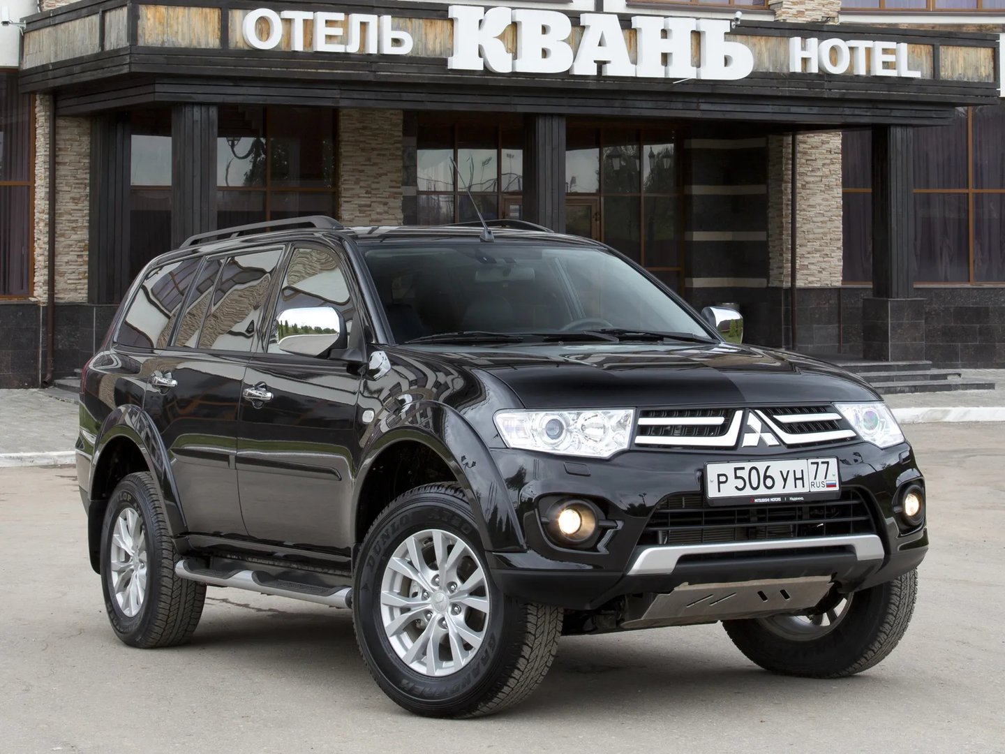 Mitsubishi_Pajero_Sport_2_generation_restyling__SUV_5-doors__7.jpg
