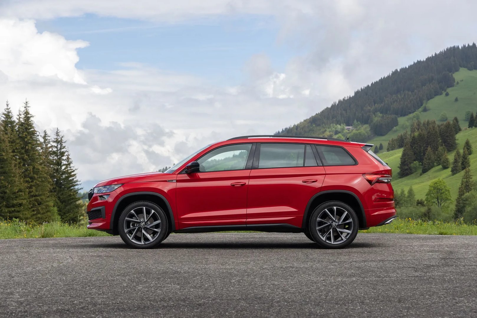 Skoda_Kodiaq_1_generation_restyling_1__SUV_5-doors__5.jpg