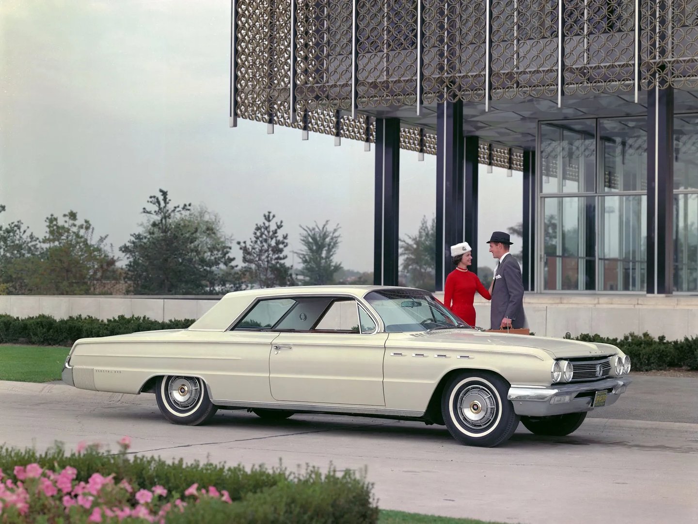 Buick_Electra_2_generation__Coupe_Hardtop__1.jpg