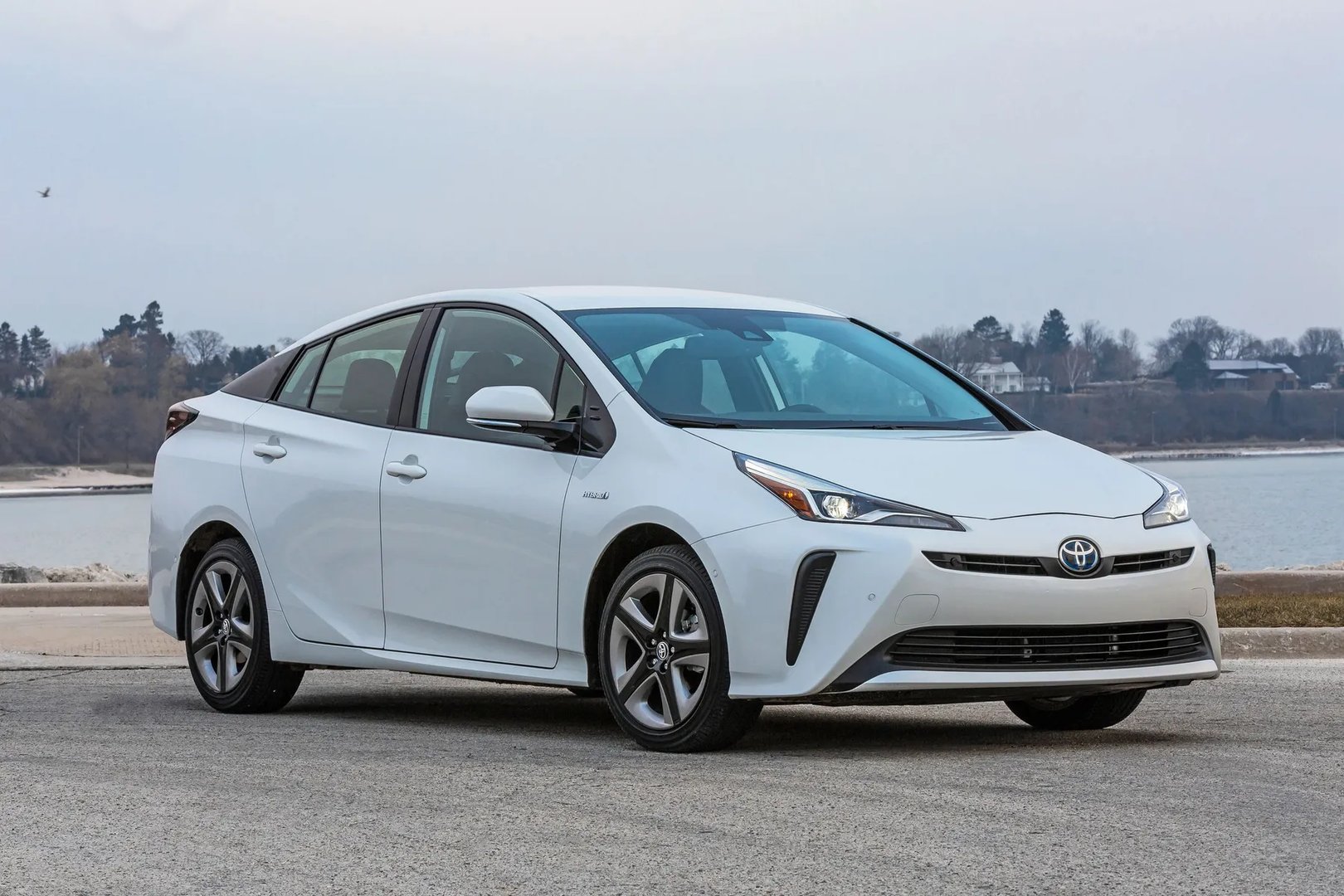 Toyota_Prius_4_generation_restyling__Liftback__1.jpg