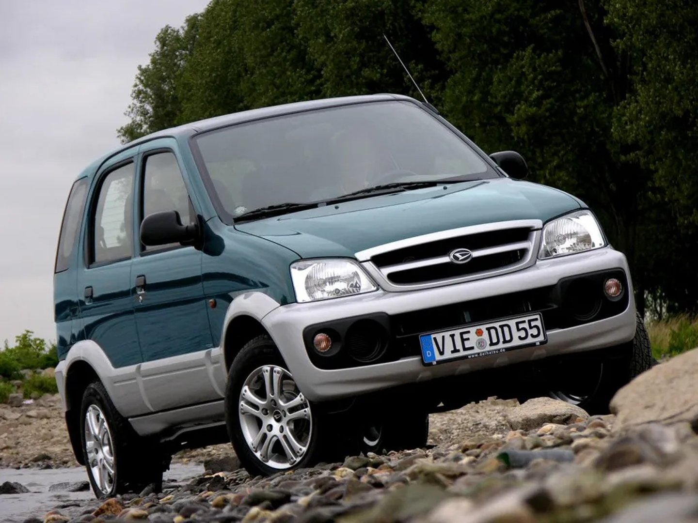 Daihatsu_Terios_1_generation__SUV_5-doors__4.jpg