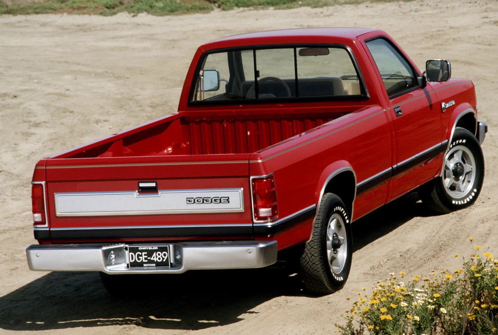 Dodge_Dakota_1_generation__Pickup_single-cab__1.jpg