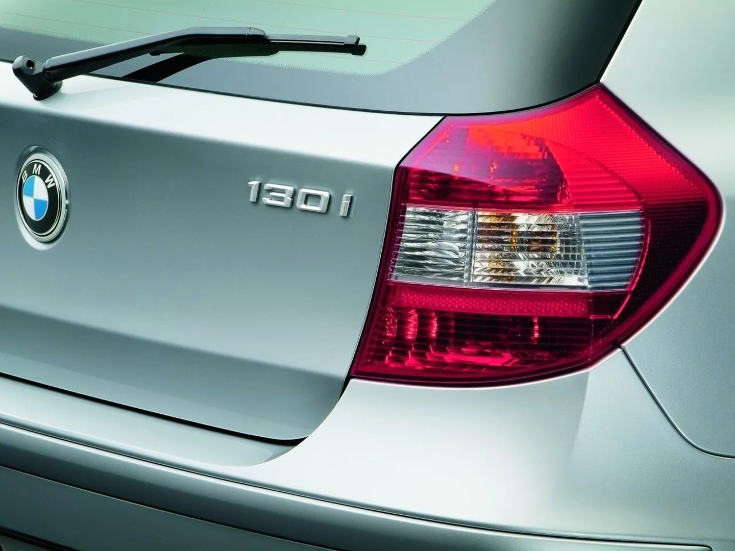 BMW_1_series_1_generation__Hatchback_5-door__4.jpg