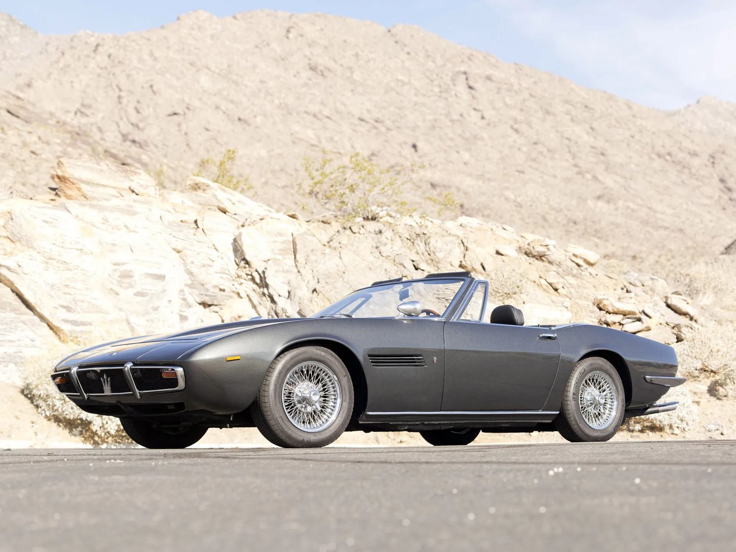Maserati_Ghibli_1_generation__Roadster__13.jpg