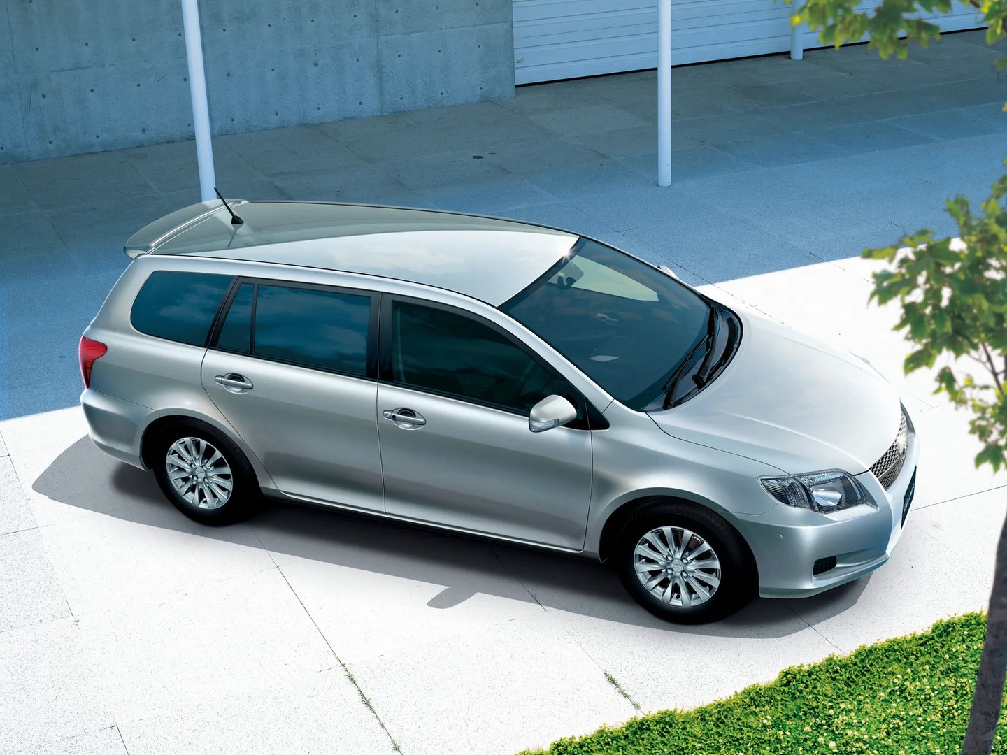 Toyota_Corolla_10_generation__Estate_5-door__1.jpg