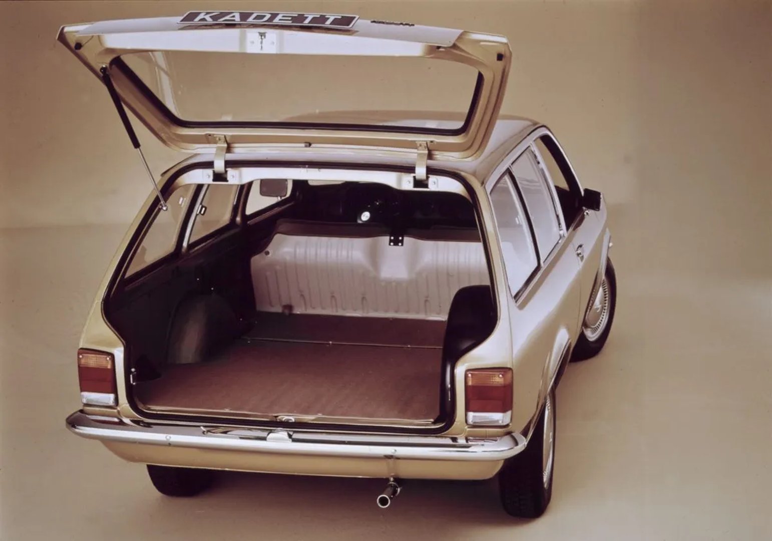 Opel_Kadett_3_generation__Estate_3-door__3.jpg