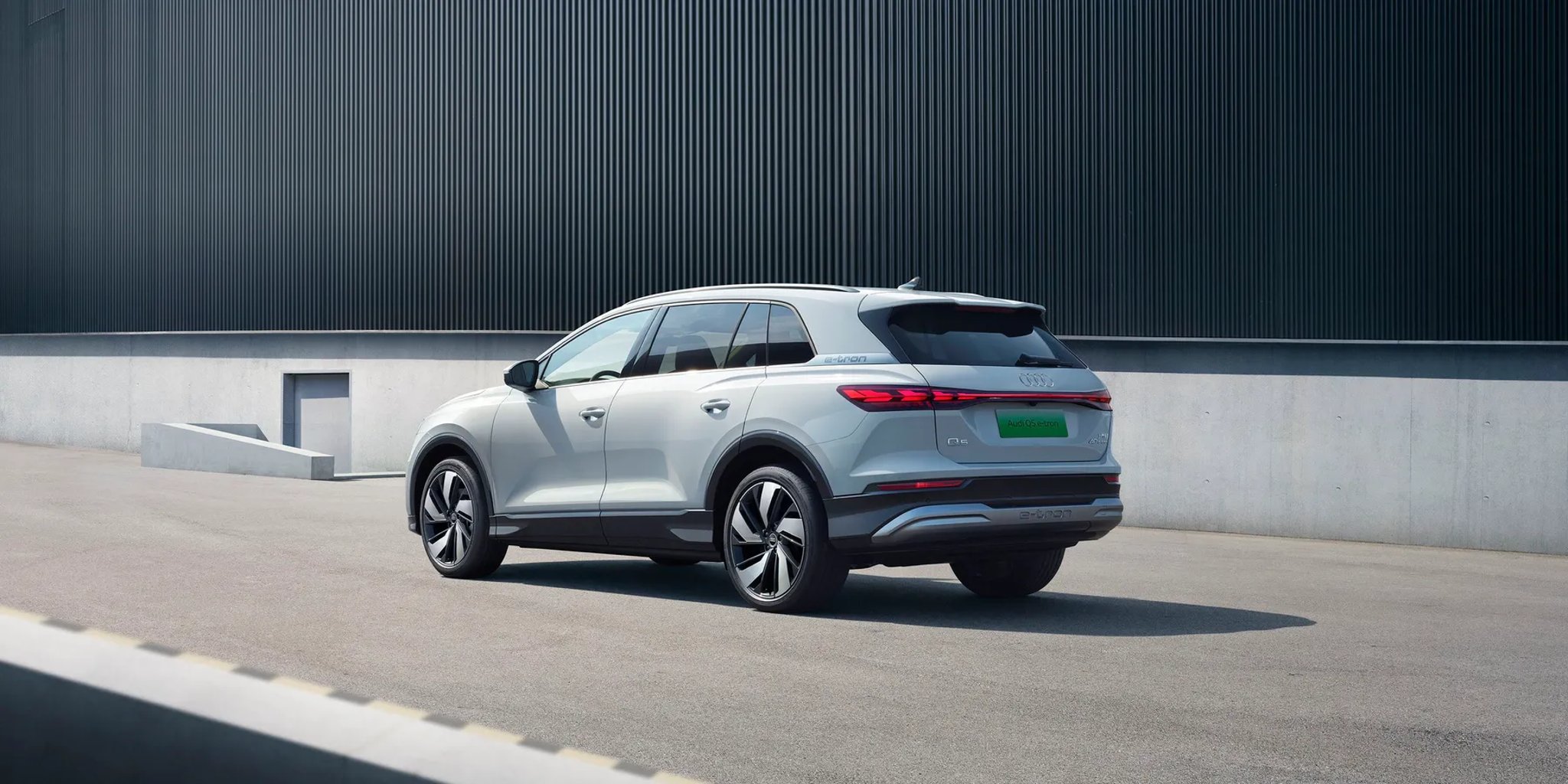 Audi_Q5_e-tron_1_generation__SUV_5-doors__8.jpg