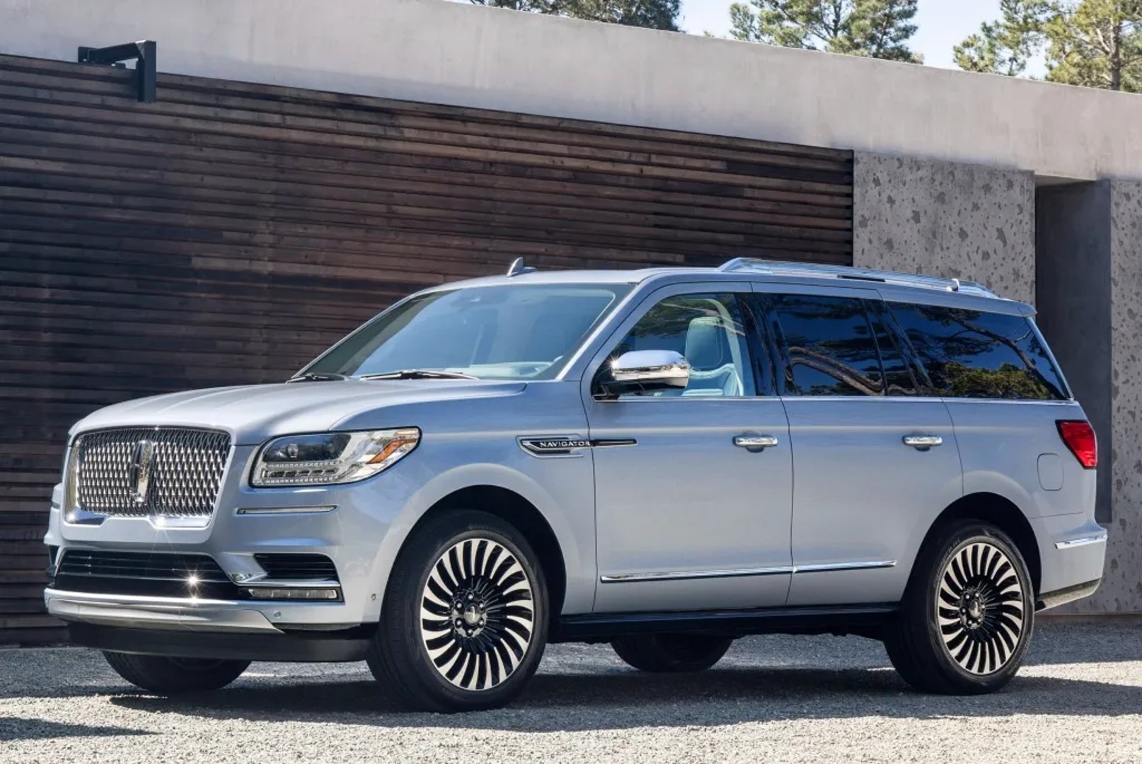 Lincoln_Navigator_4_generation__SUV_5-doors__4.jpg