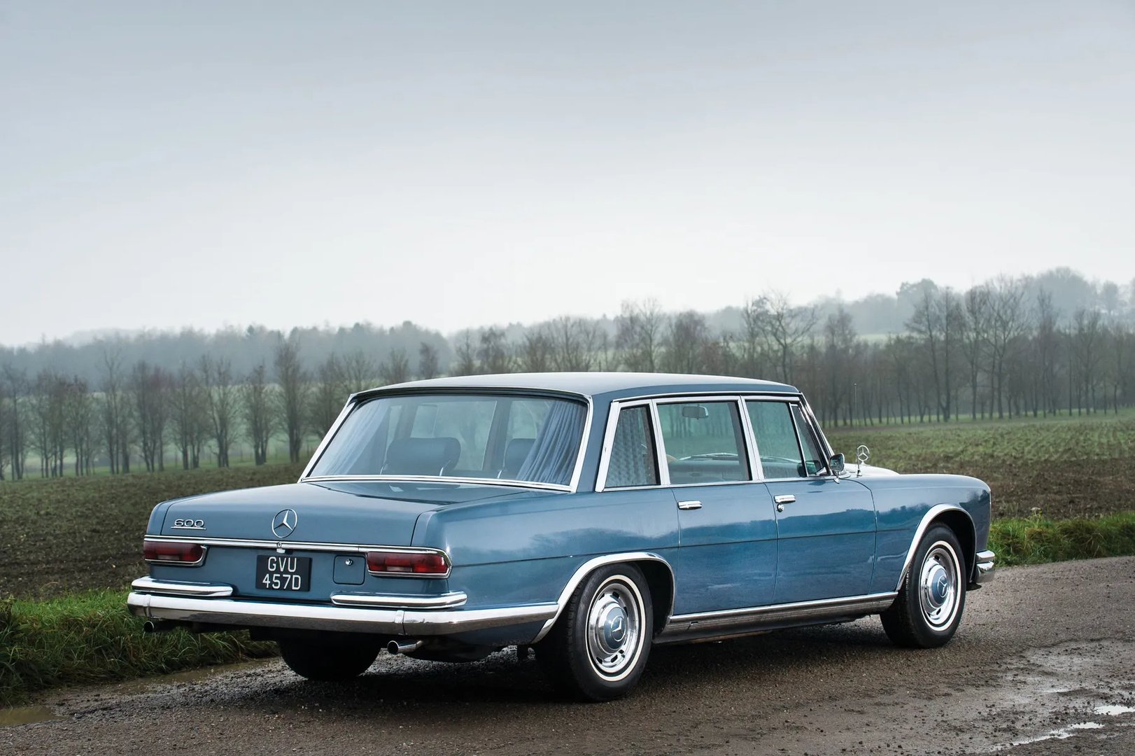 Mercedes_W100_1_generation__Sedan__7.jpg
