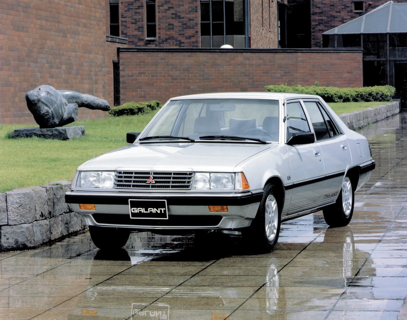 Mitsubishi_Galant_4_generation__Sedan__1.jpg