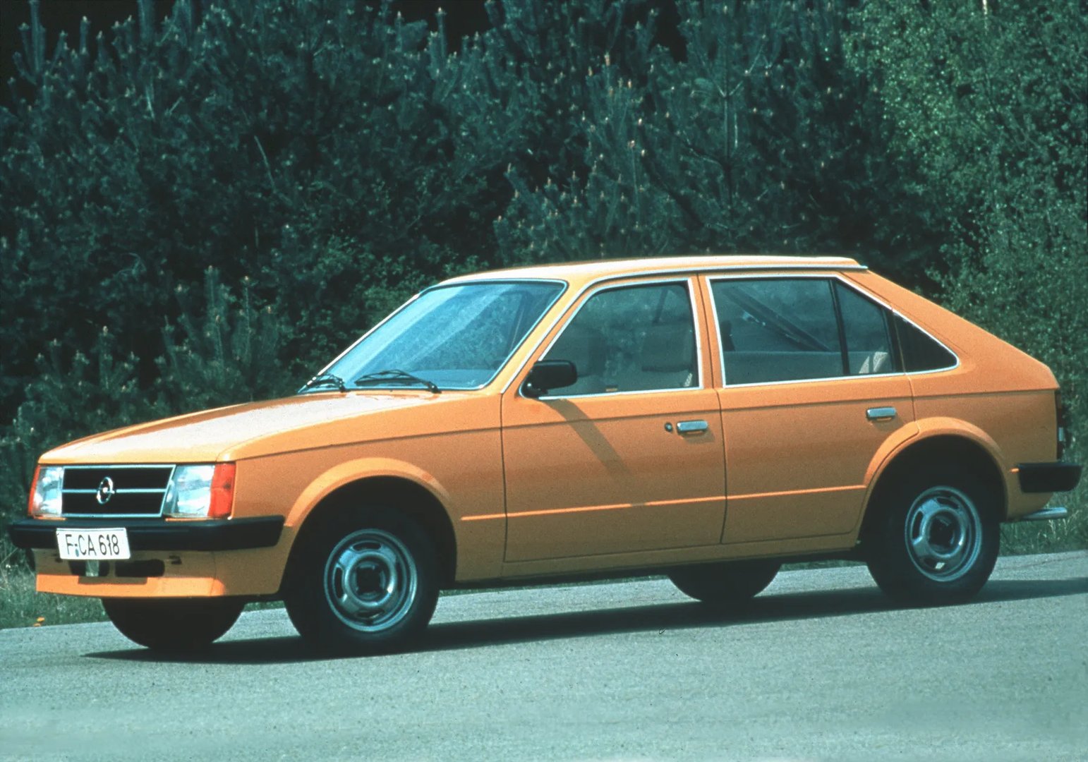 Opel_Kadett_4_generation__Hatchback_5-door__8.jpg