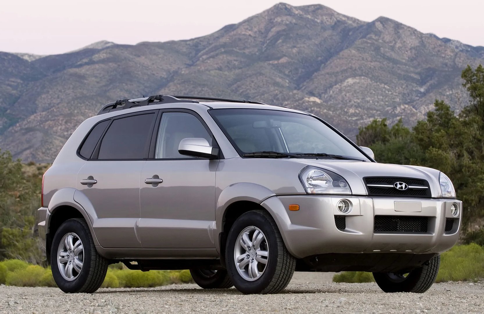 Hyundai_Tucson_1_generation__SUV_5-doors__1.jpg