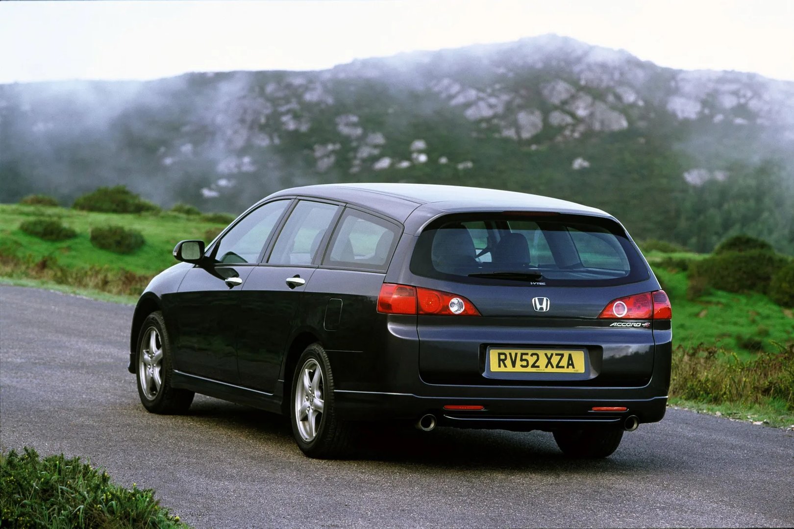 Honda_Accord_7_generation__Estate_5-door__3.jpg