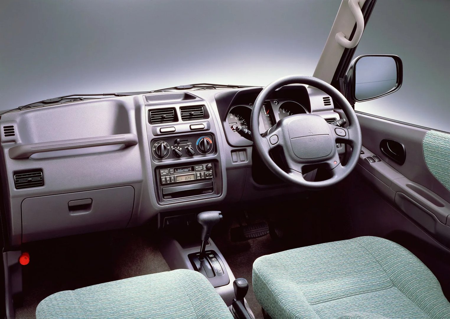 Mitsubishi_Pajero_Junior_1_generation__SUV_3-doors__4.jpg