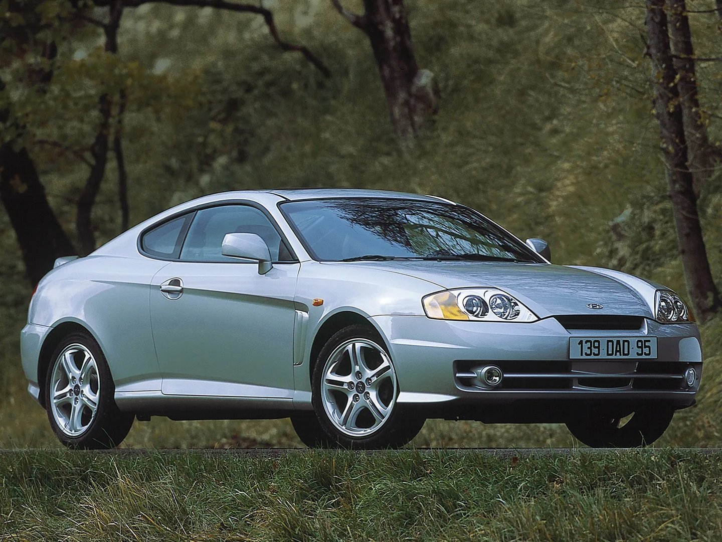 Hyundai_Tiburon_2_generation__Coupe__3.jpg