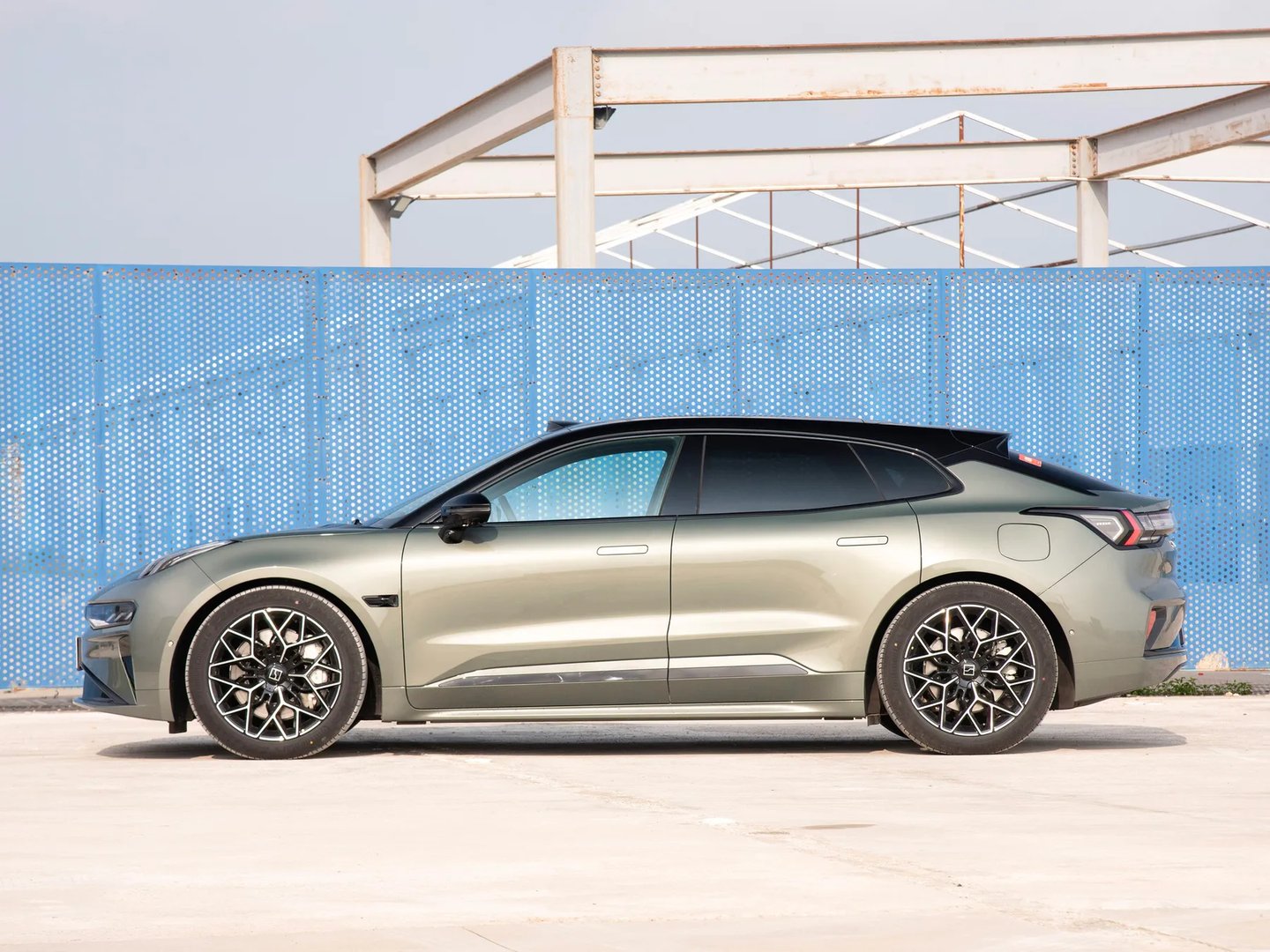 zeekr_001_1_generation_restyling_1__Liftback__11.jpg